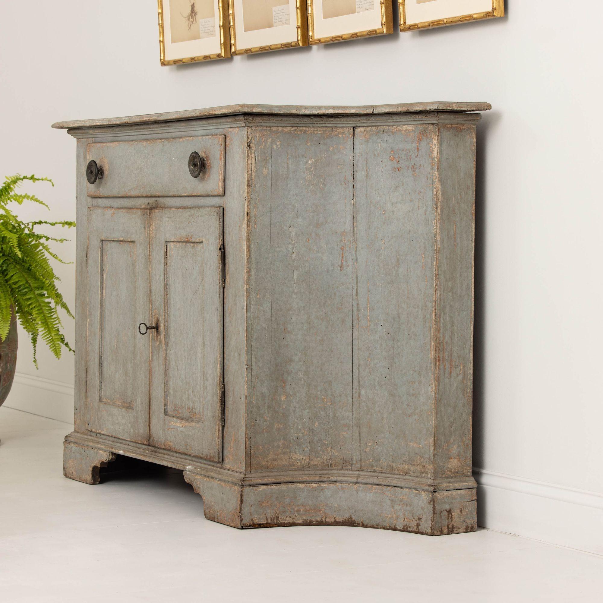 Early 20th c. Italian Blue - Gray Painted Serpentine Buffet For Sale 6