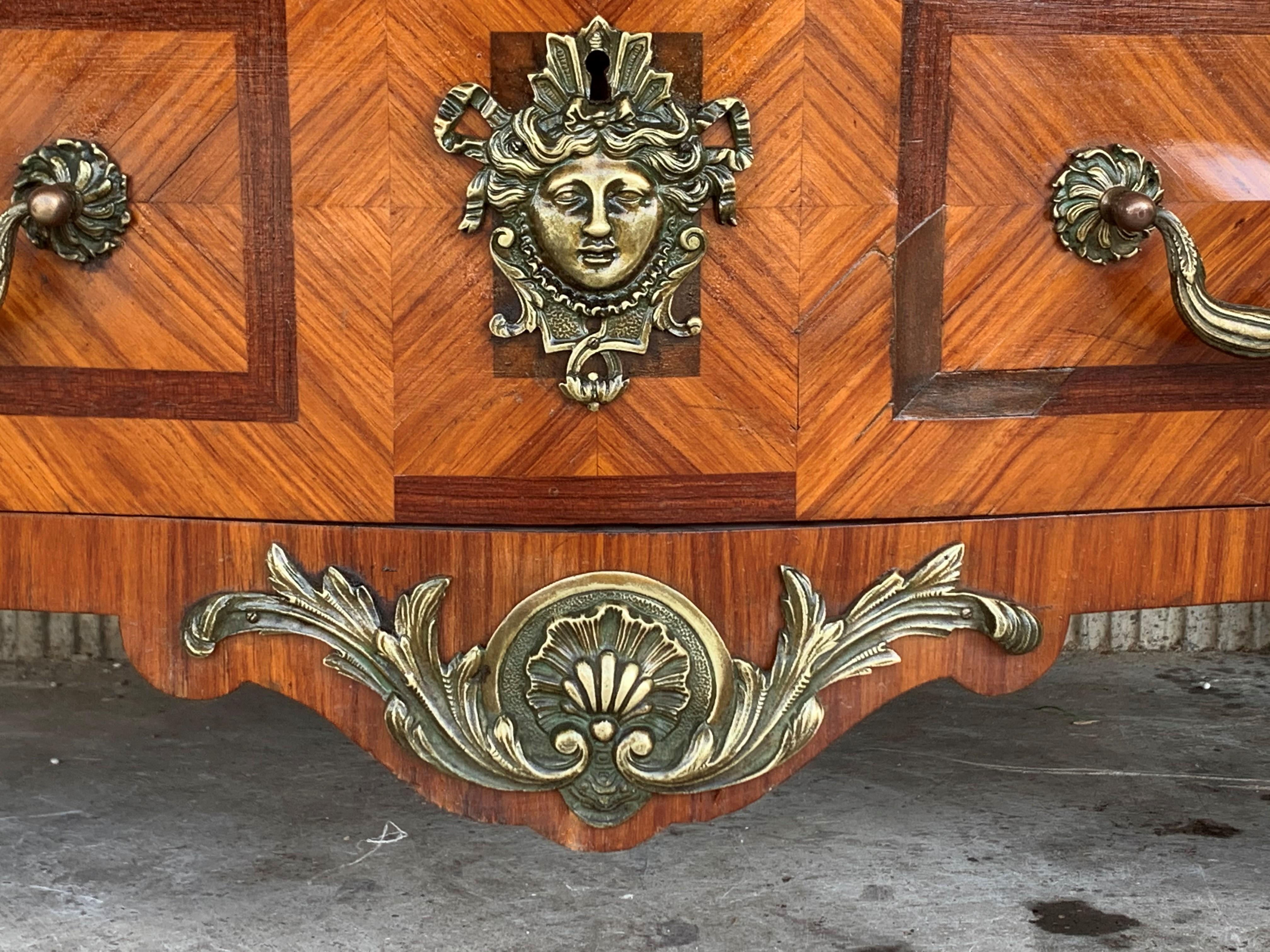 Early 20th Century Italian Period Baroque Sepentine Chest with Marquetry 7