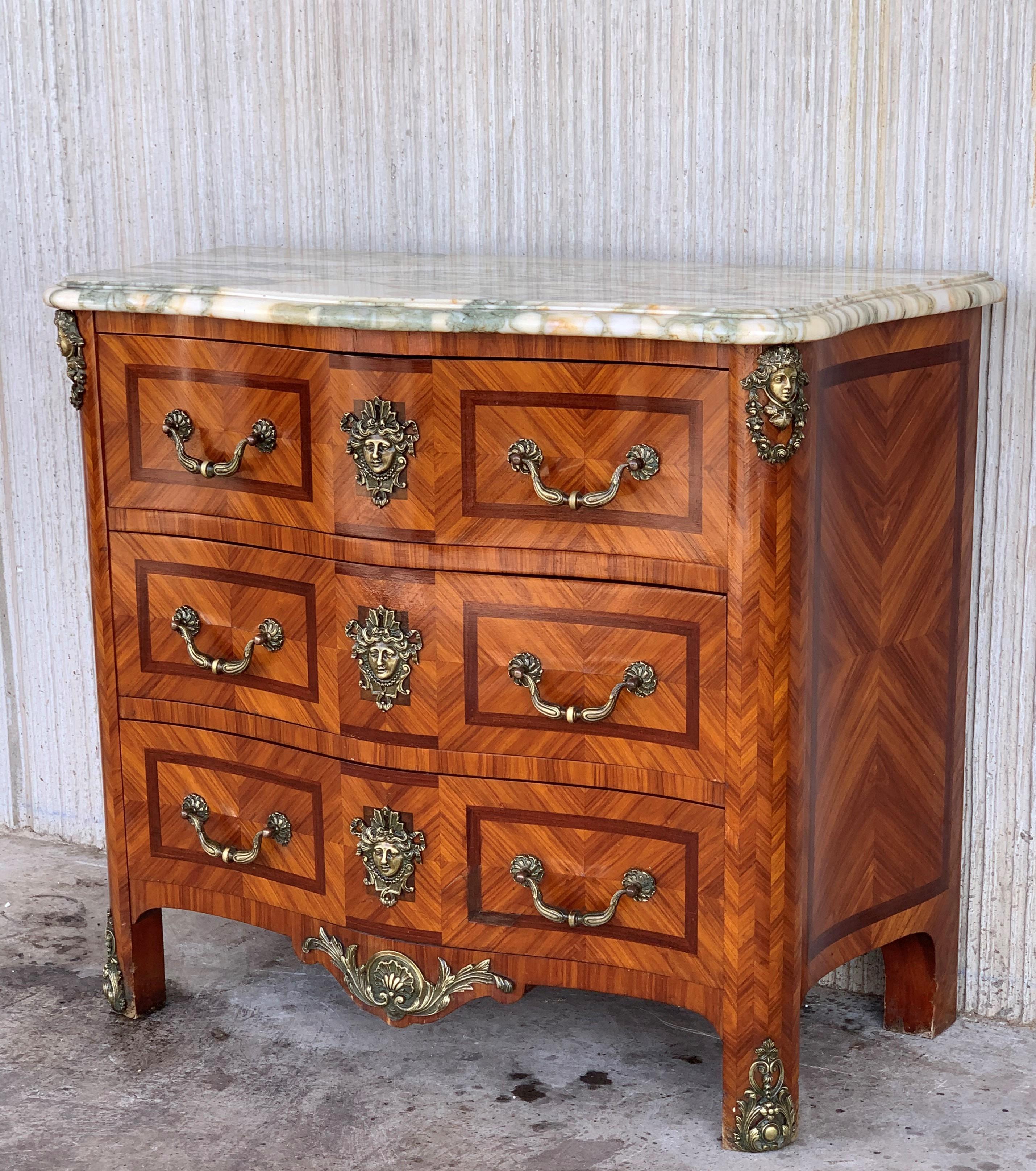Louis XV Early 20th Century Italian Period Baroque Sepentine Chest with Marquetry