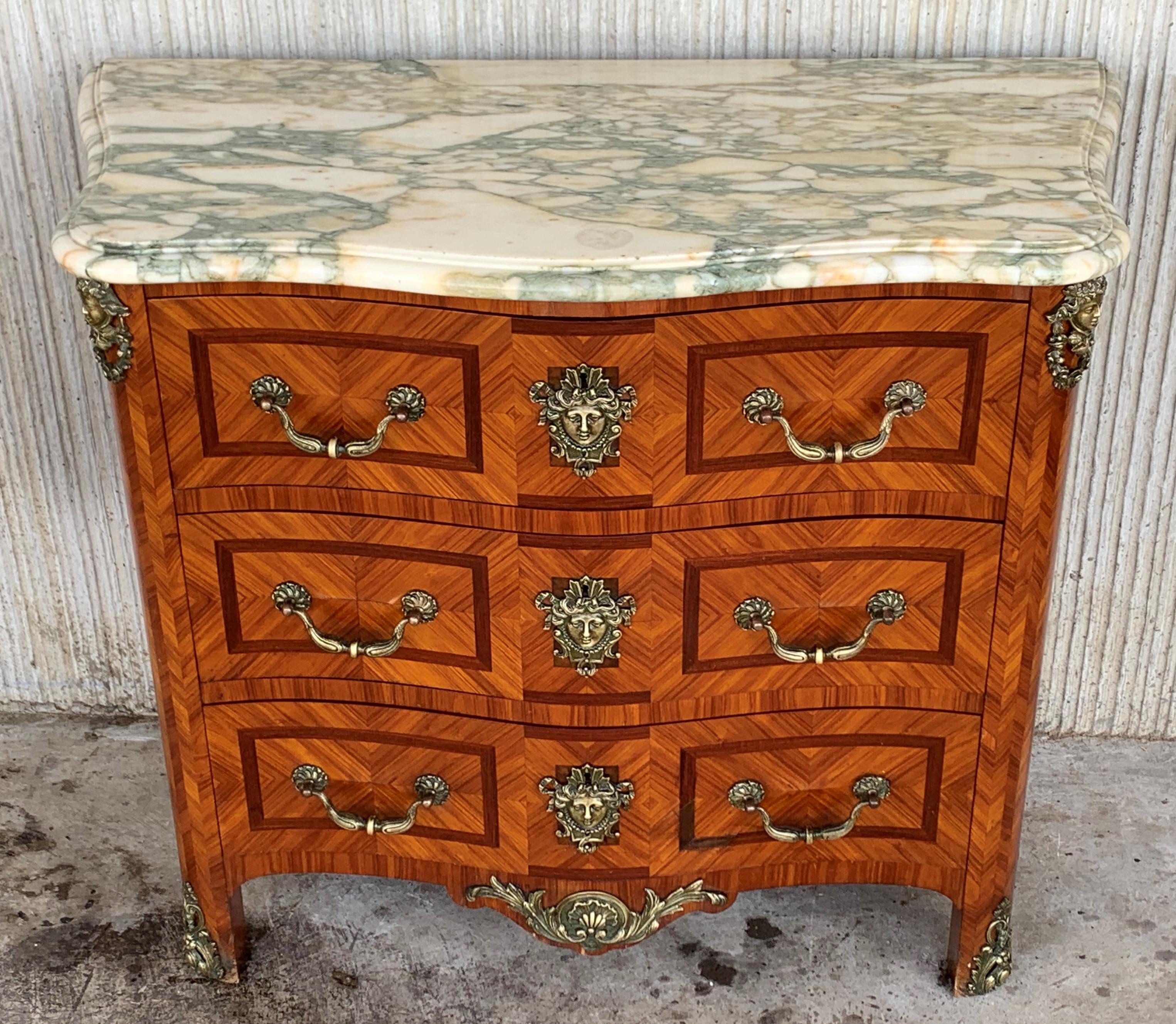 Early 20th Century Italian Period Baroque Sepentine Chest with Marquetry In Good Condition In Miami, FL