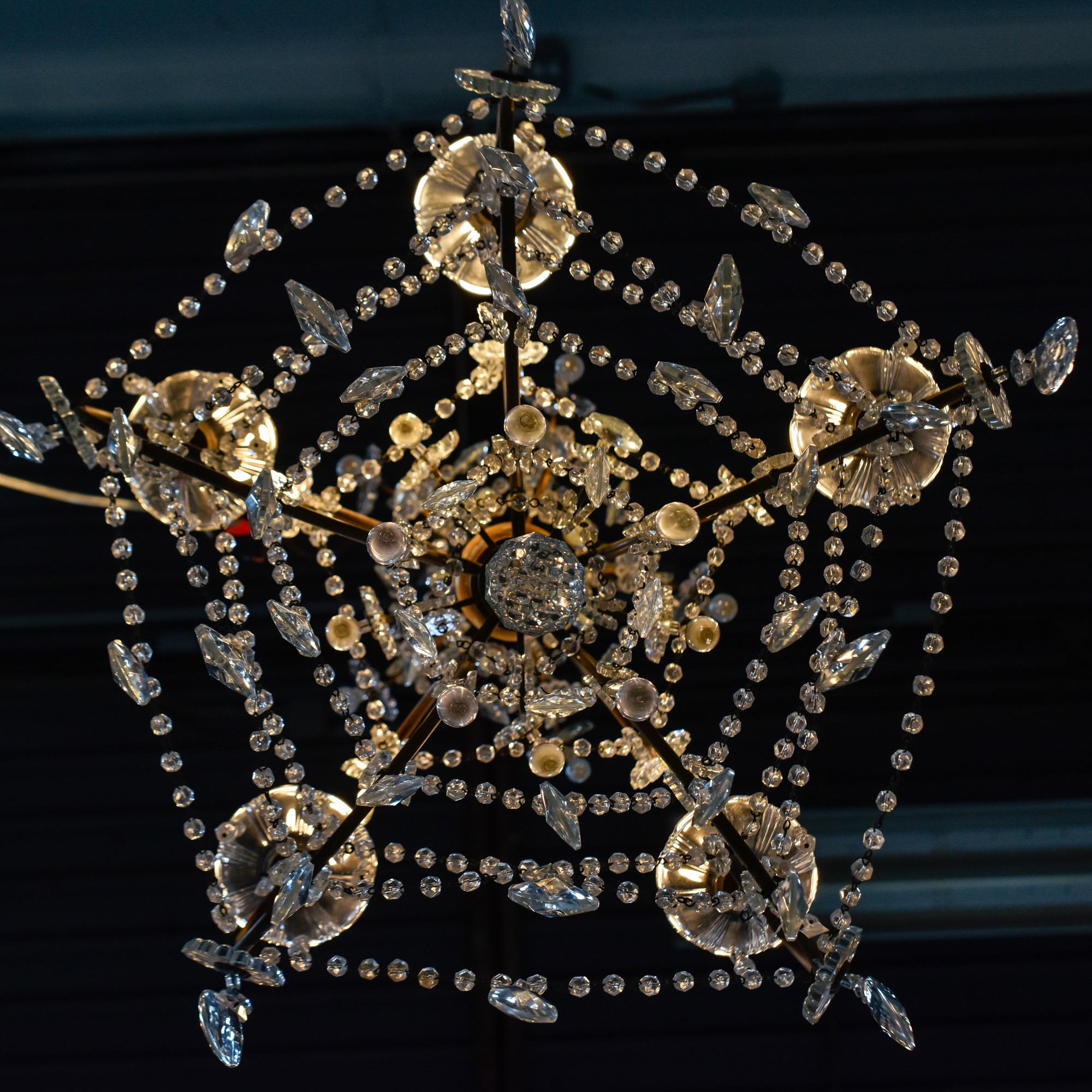 Early 20th Century Italian Five Light Crystal and Giltwood Chandelier 6