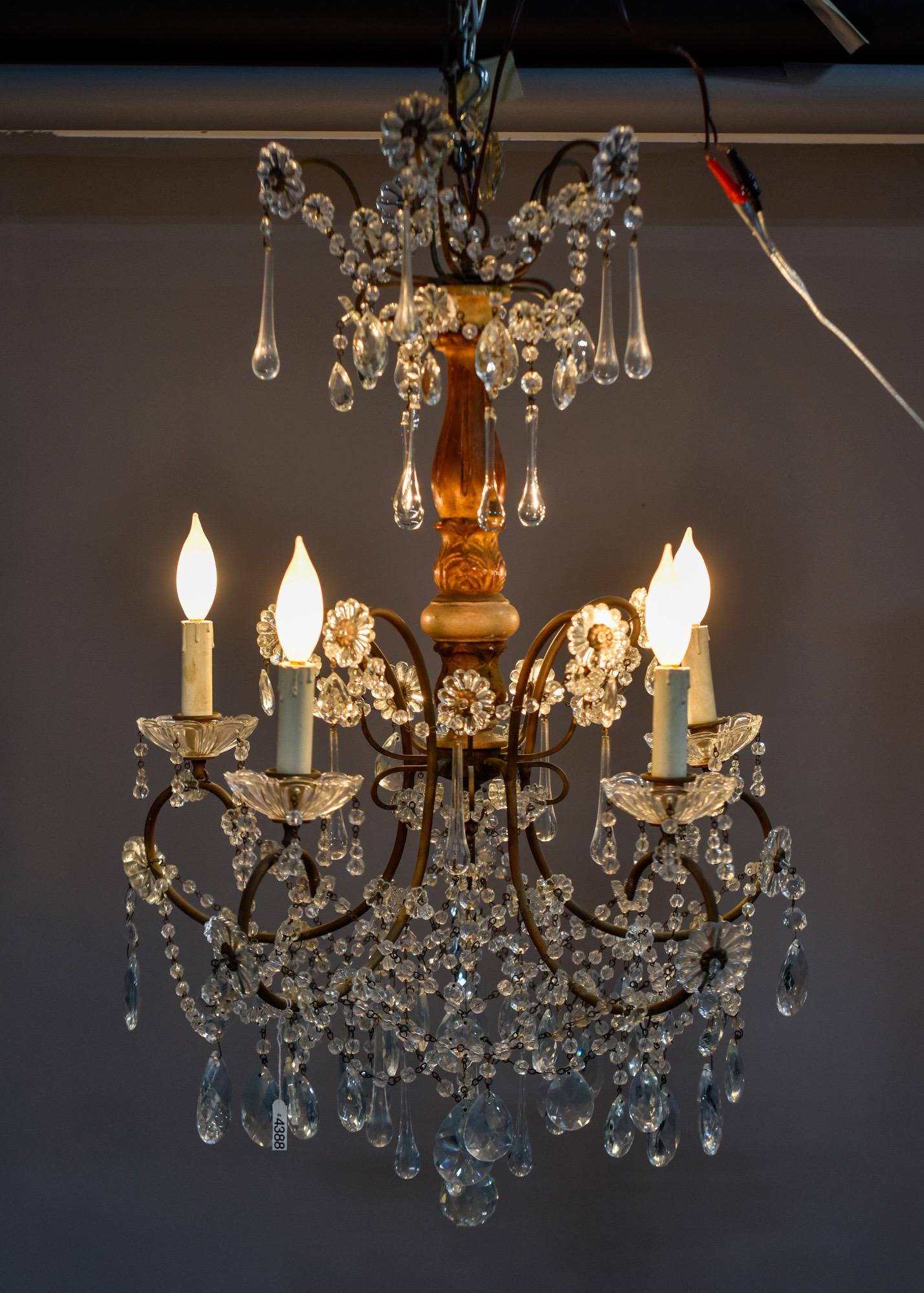 Early 20th Century Italian Five Light Crystal and Giltwood Chandelier 4