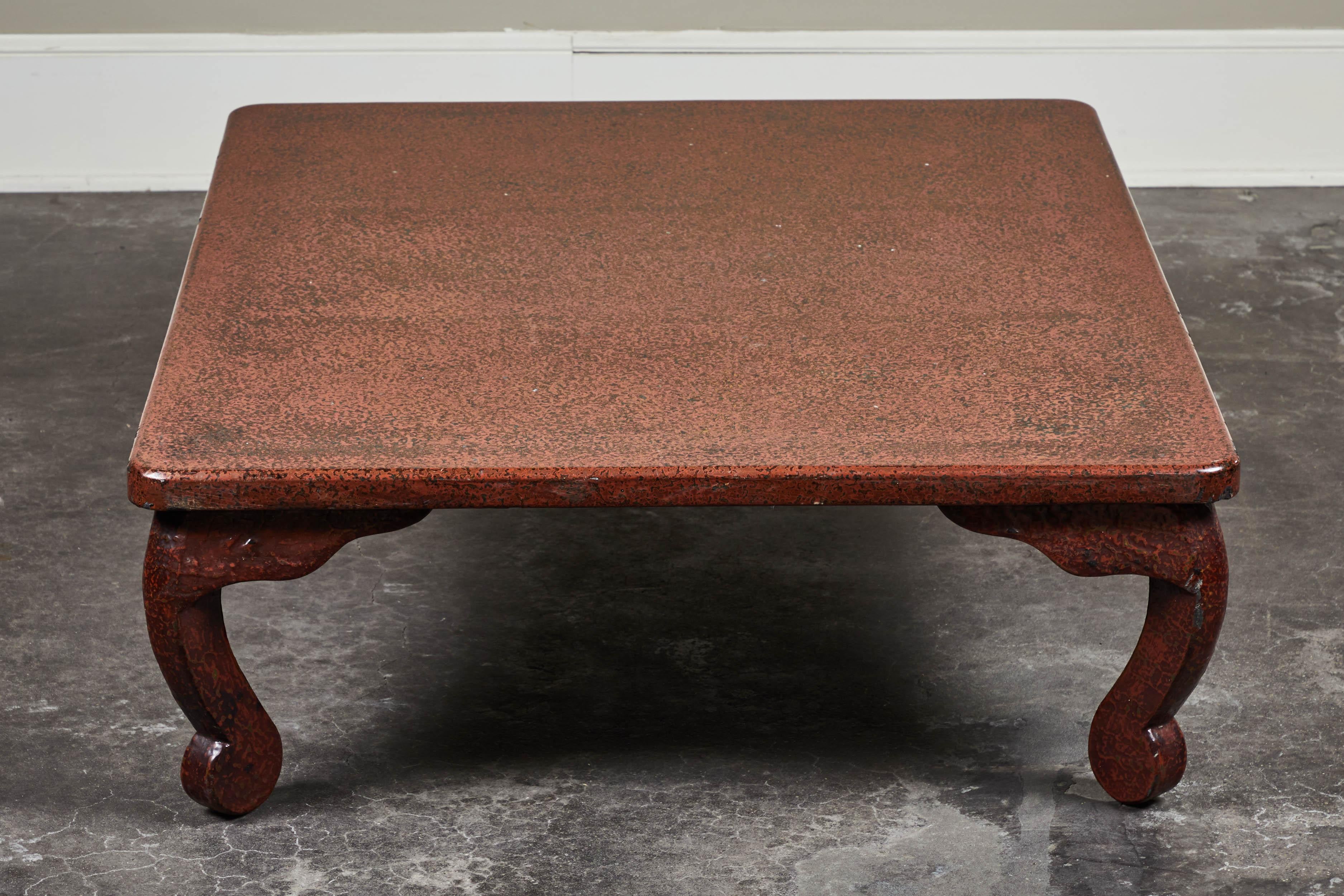 Early 20th Century Japanese Lacquered Low Table For Sale 1