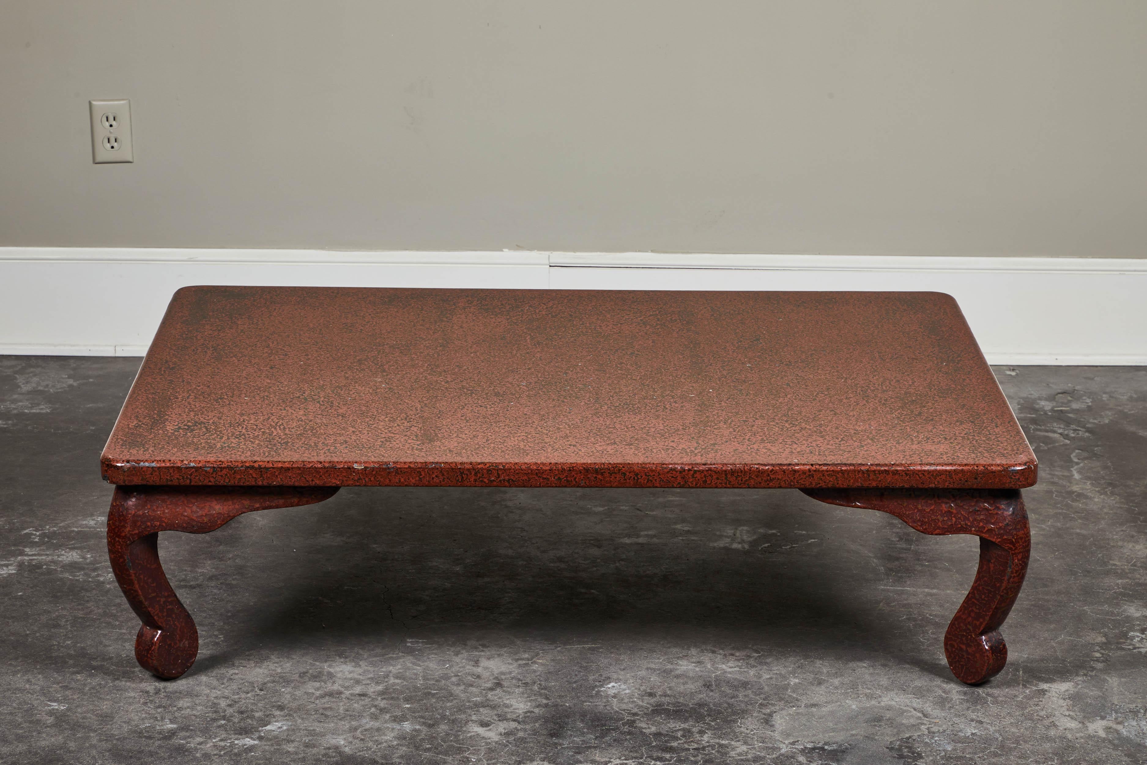 Early 20th Century Japanese Lacquered Low Table For Sale 2
