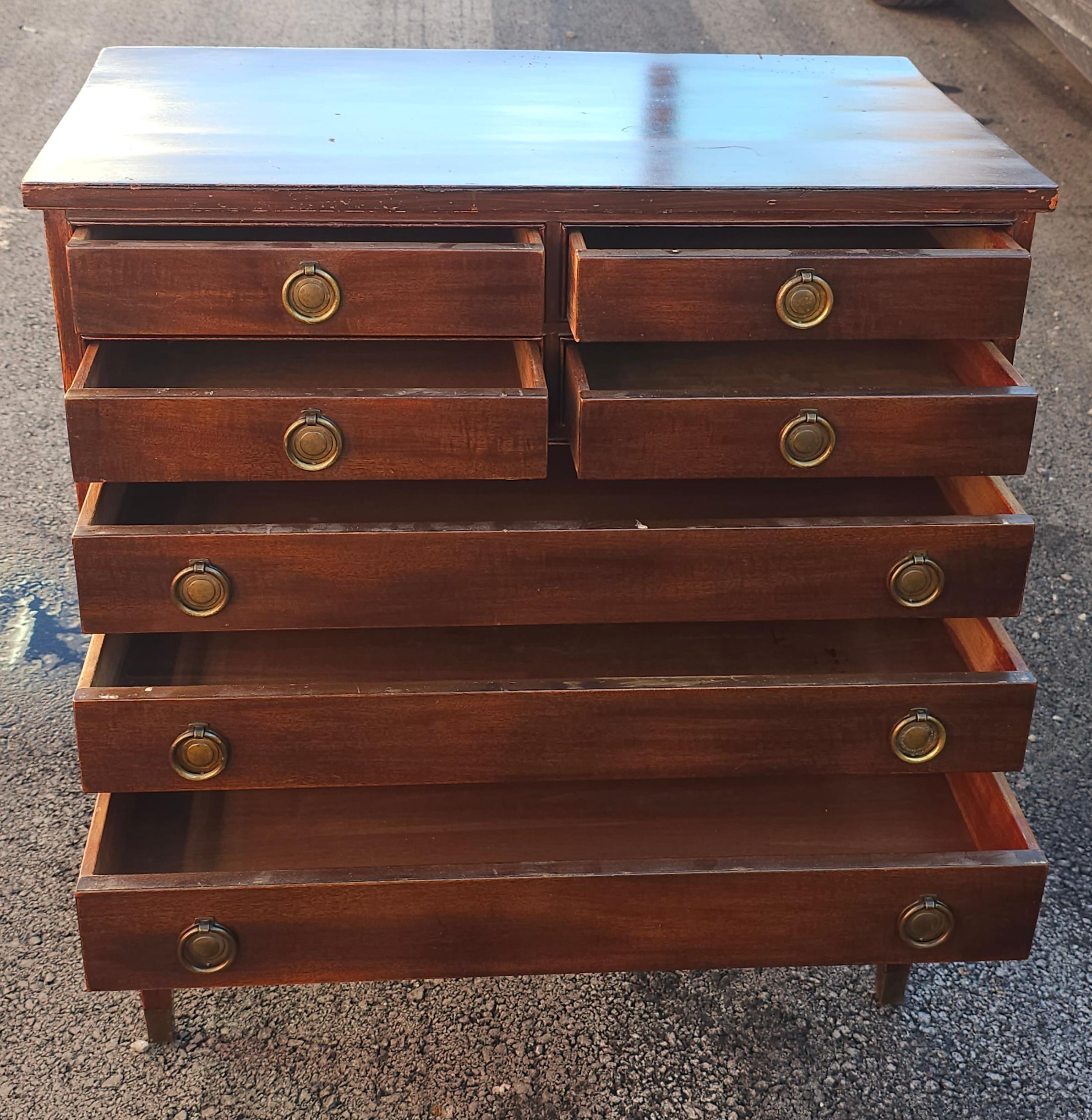 Ottone Cassettiera a sette cassetti in mogano di Johnson-Handley-Johnson Co. dei primi anni del XX secolo in vendita
