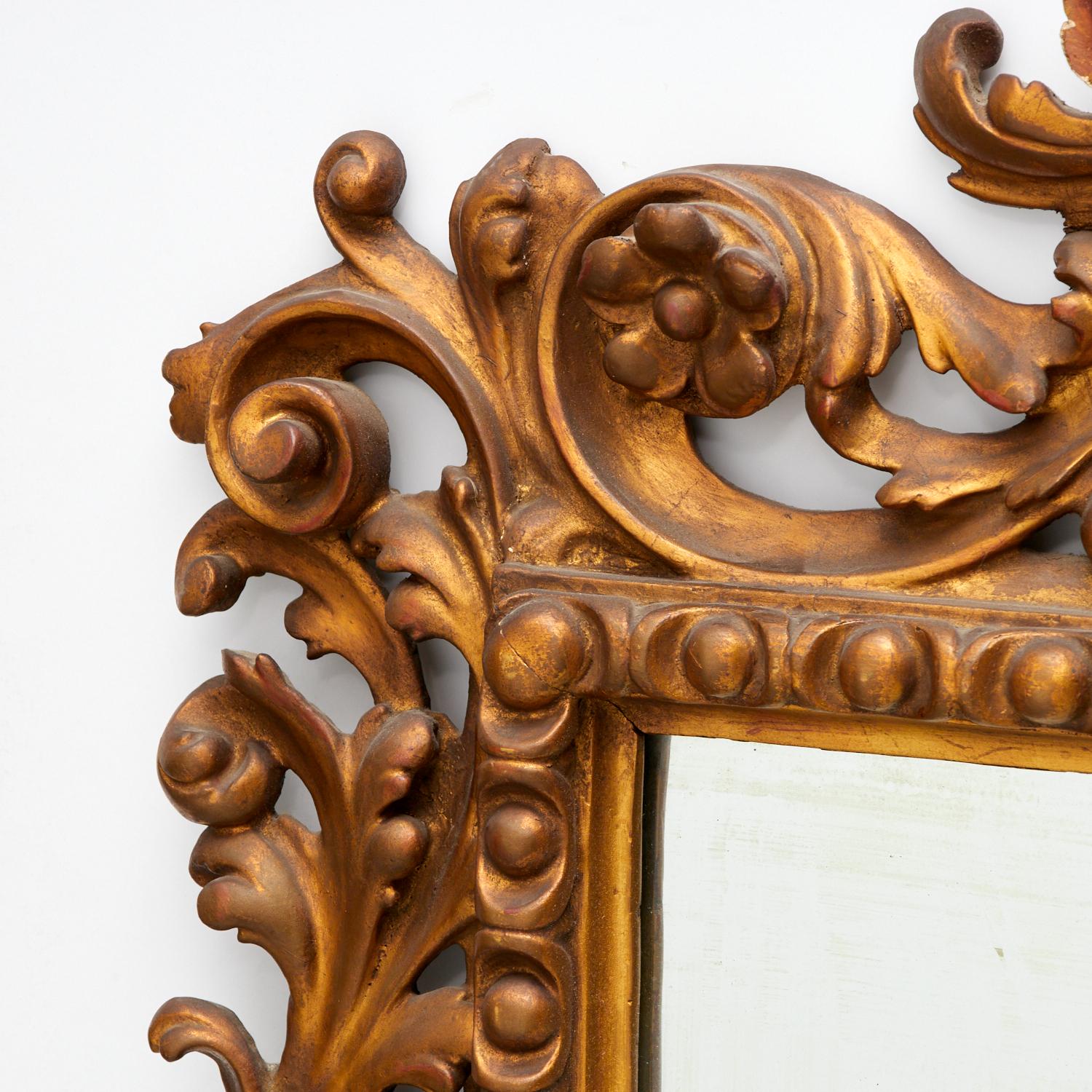 Early 20th c., a striking George III style giltwood wall mirror nicely carved with shell crest, unmarked. The mirror border is richly carved in acanthus leaves and  shells and with an egg and dart border around the inner perimeter. This mirror has