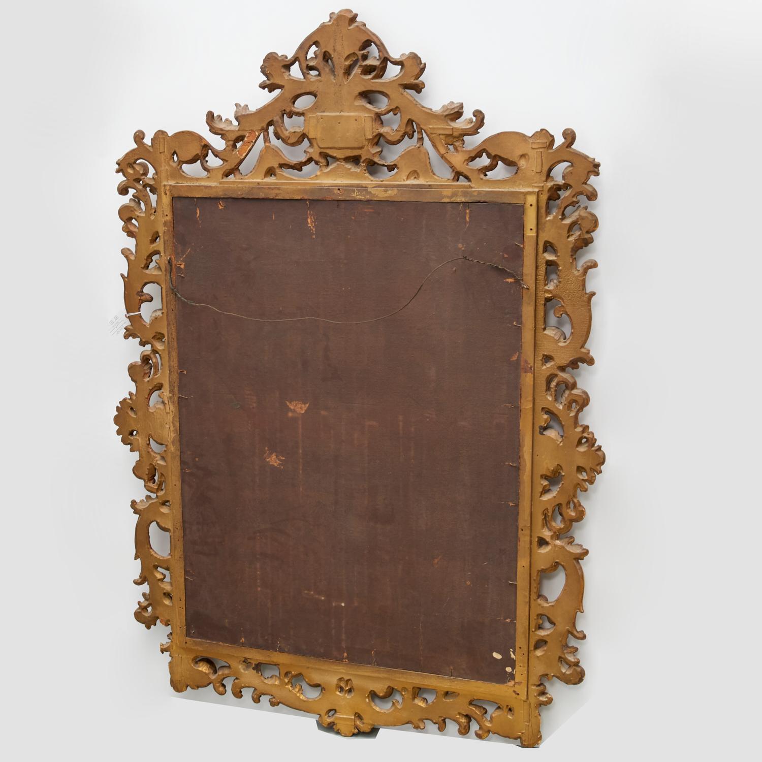 A.I.C., début du 20e siècle. Grand miroir en bois doré de style George III avec crête en coquillage  en vente 1