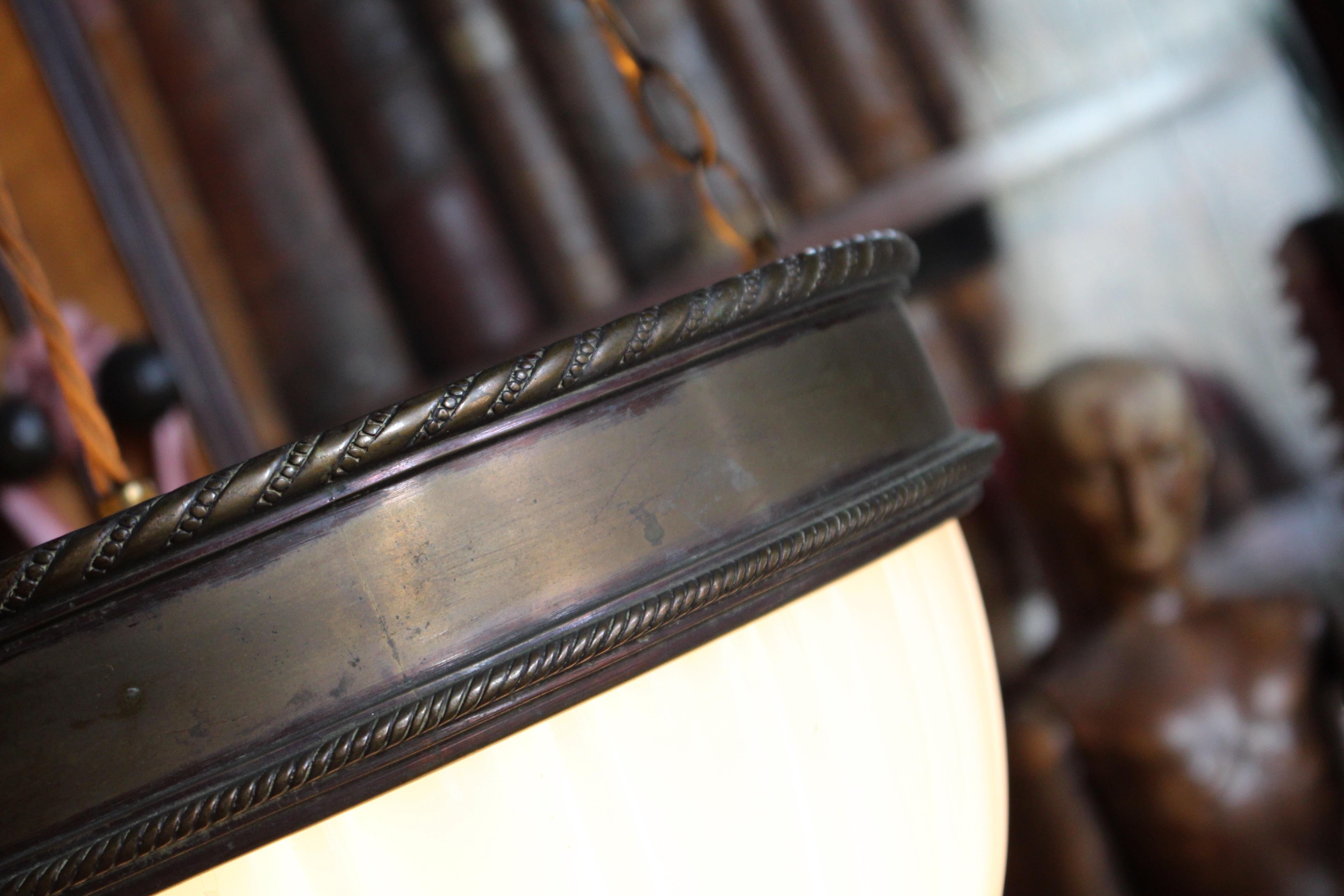 Early 20th C large Jefferson Milk Glass Edwardian Plafonnier Pendant Light In Good Condition In Lowestoft, GB
