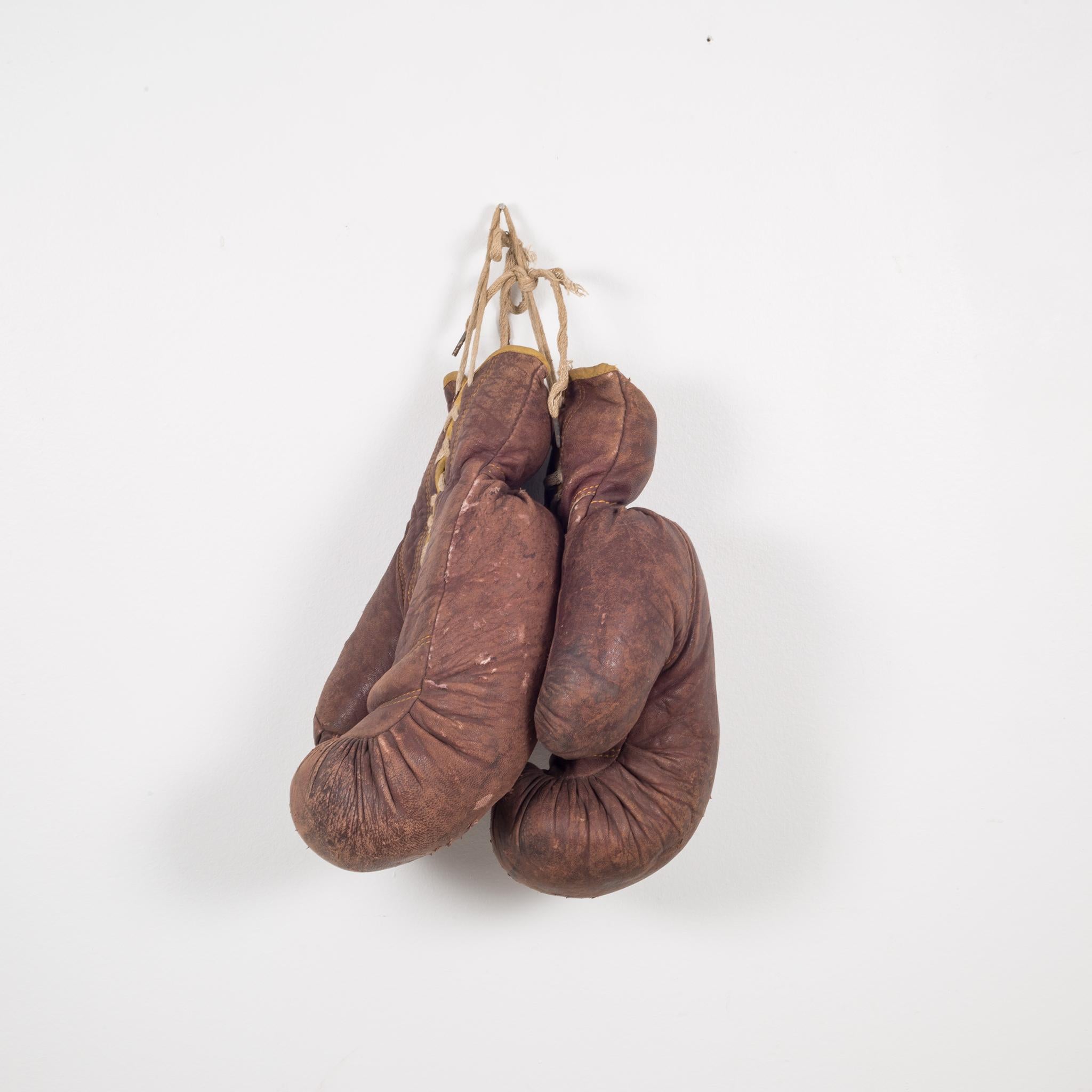 1940 boxing gloves