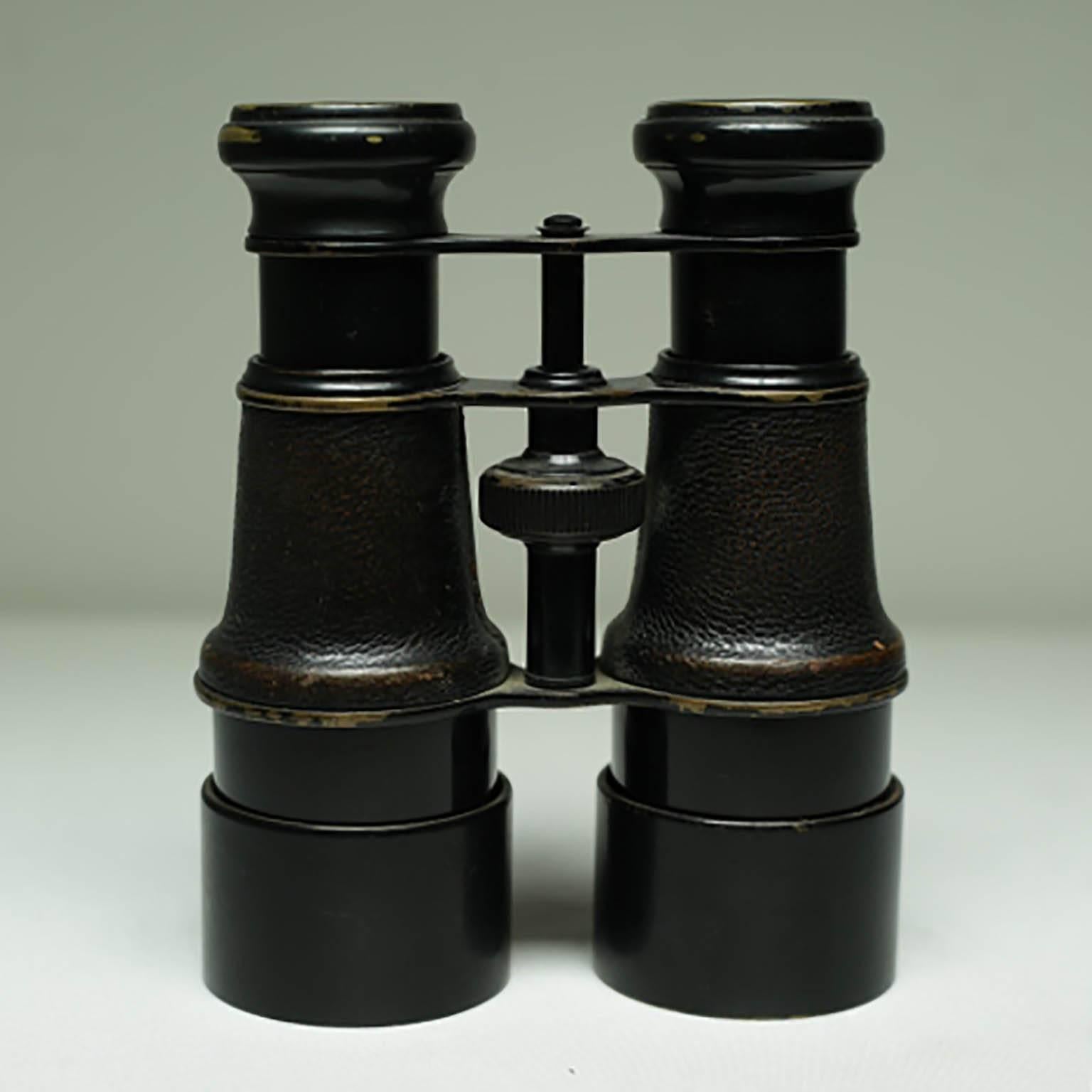 Early 20th Century Leather Wrapped Binoculars, Paris, France, circa 1890s In Excellent Condition In San Francisco, CA
