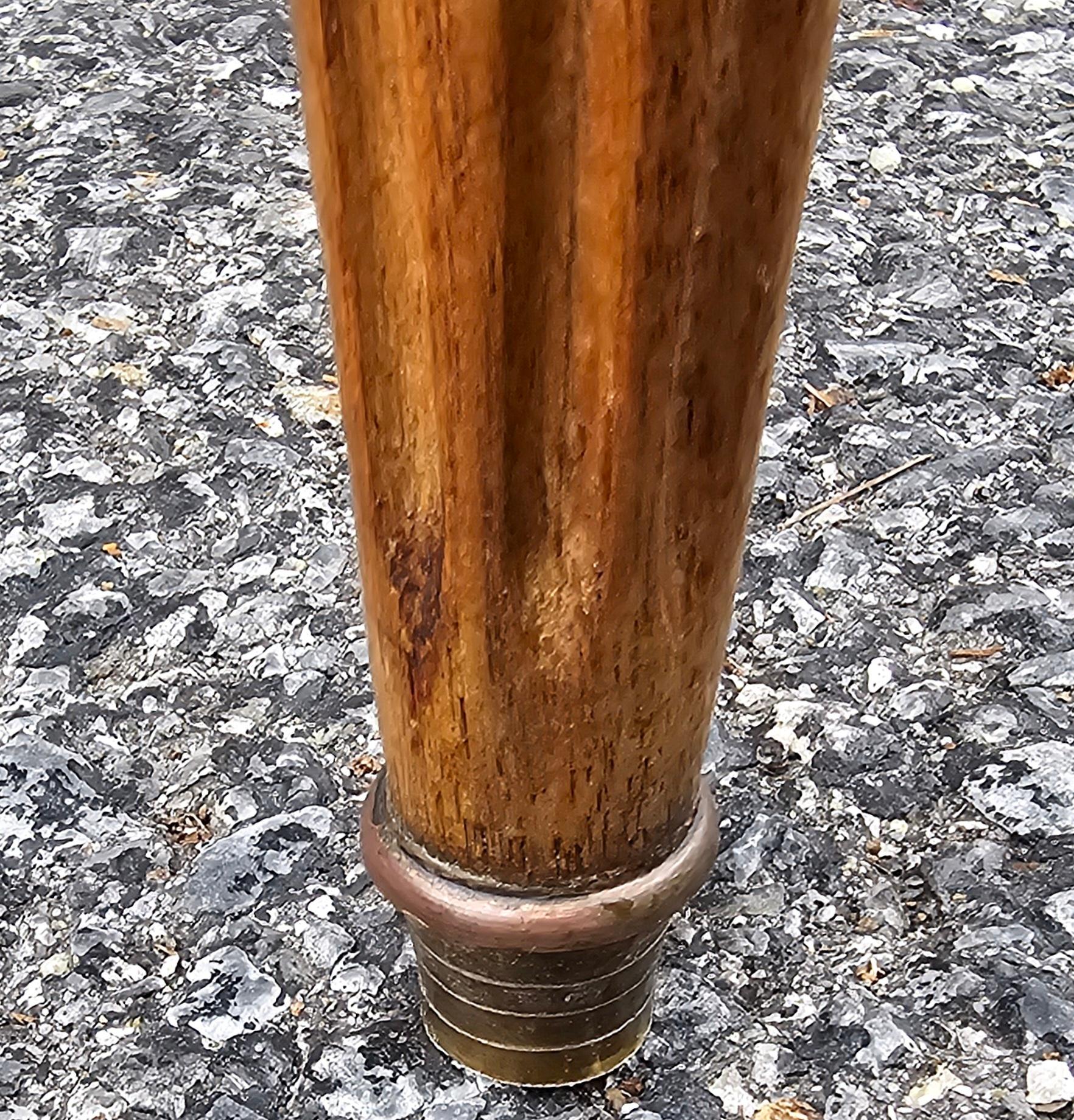 Début du 20ème C. Table à Gueridon en Noyer et Marbre à Galleried Bouillotte Gueridon. en vente 2