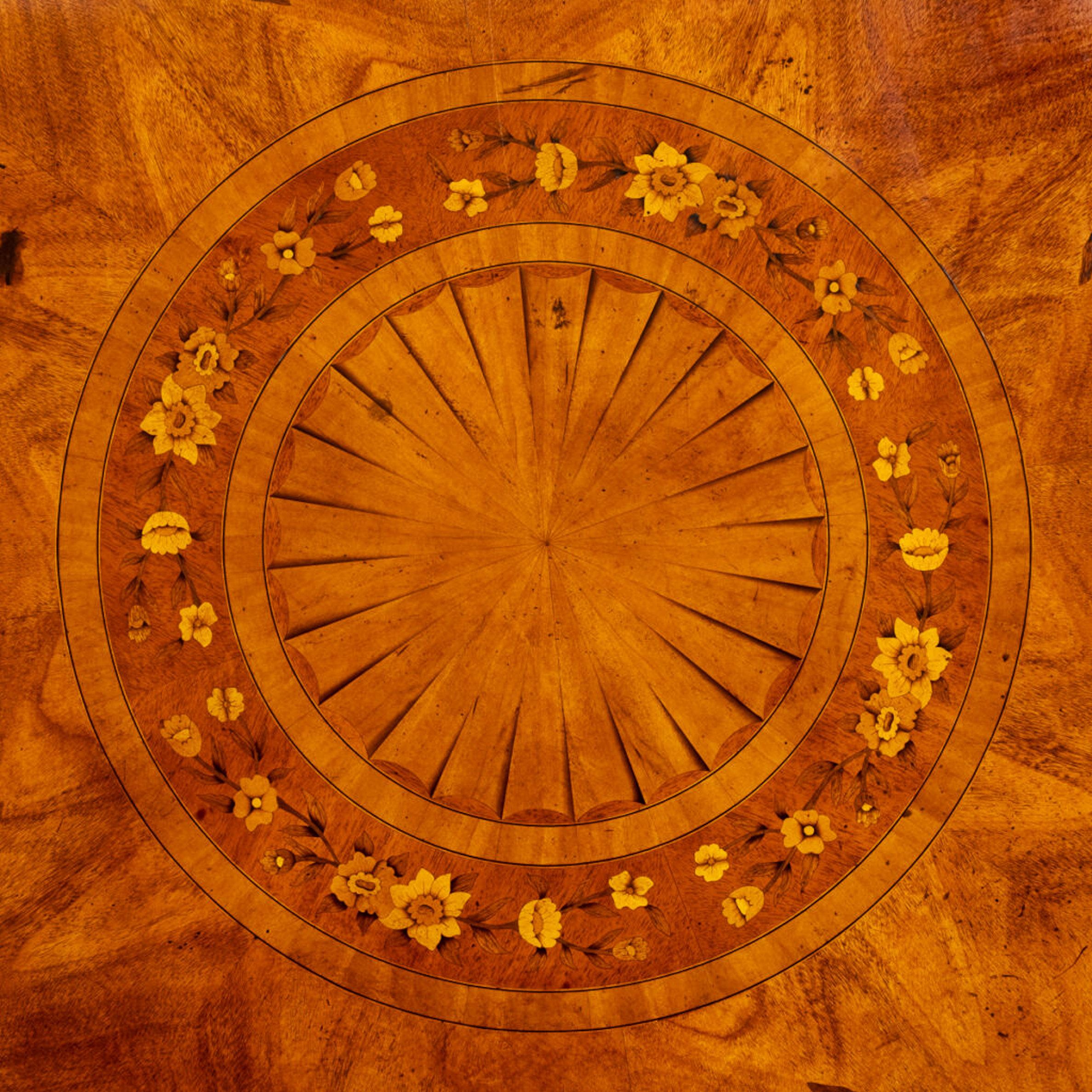 Brass Early 20th Century Mahogany Circular Marquetry Dining Table