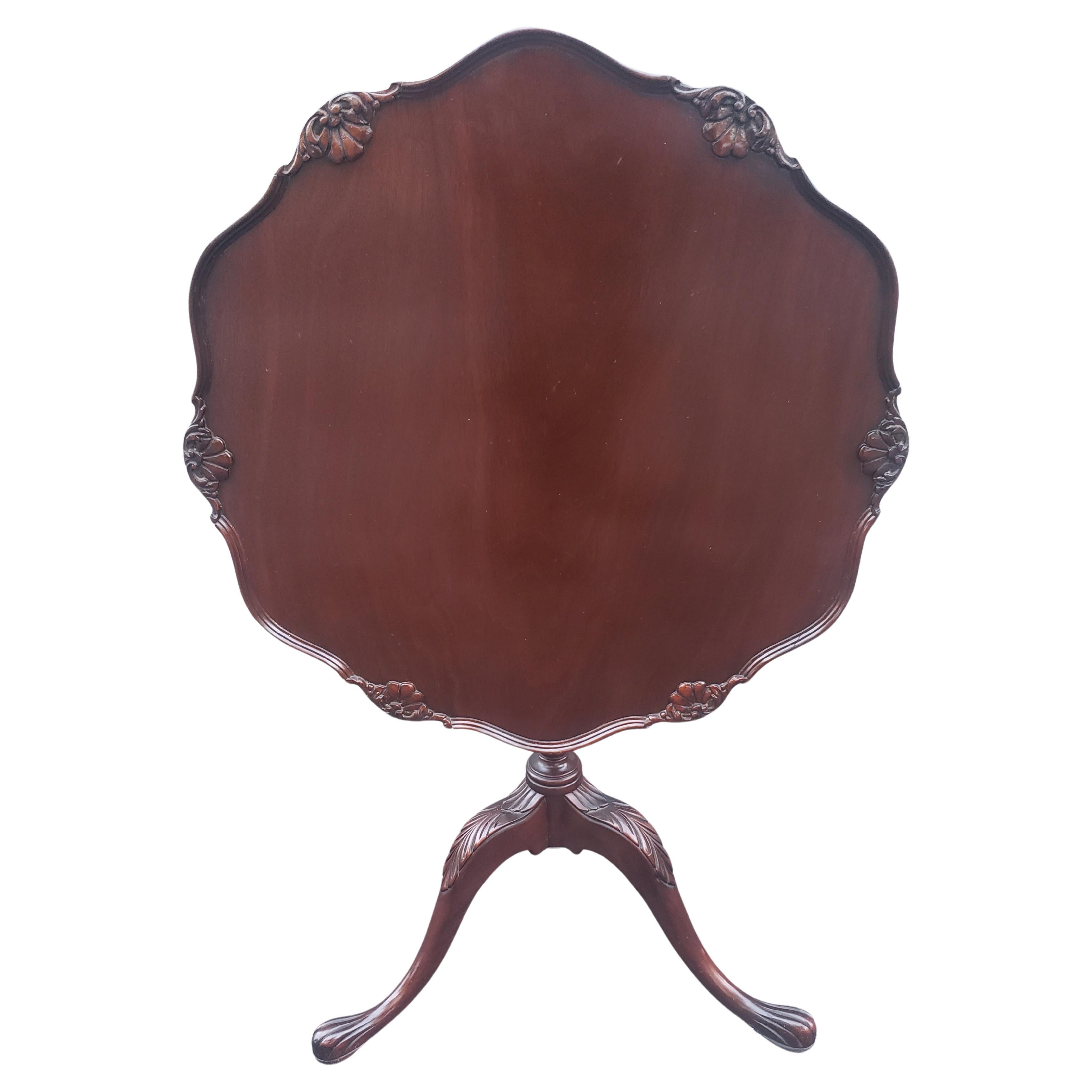 Hand-Carved Early 20th C. Mahogany Tilt-Top Pie Crust Desert or Tea Table For Sale