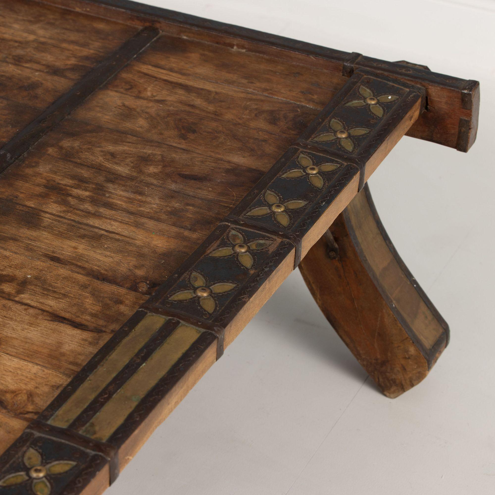 Anfang 20. Jh. Mauretanischer Couchtisch aus Acacia Wood im Angebot 5