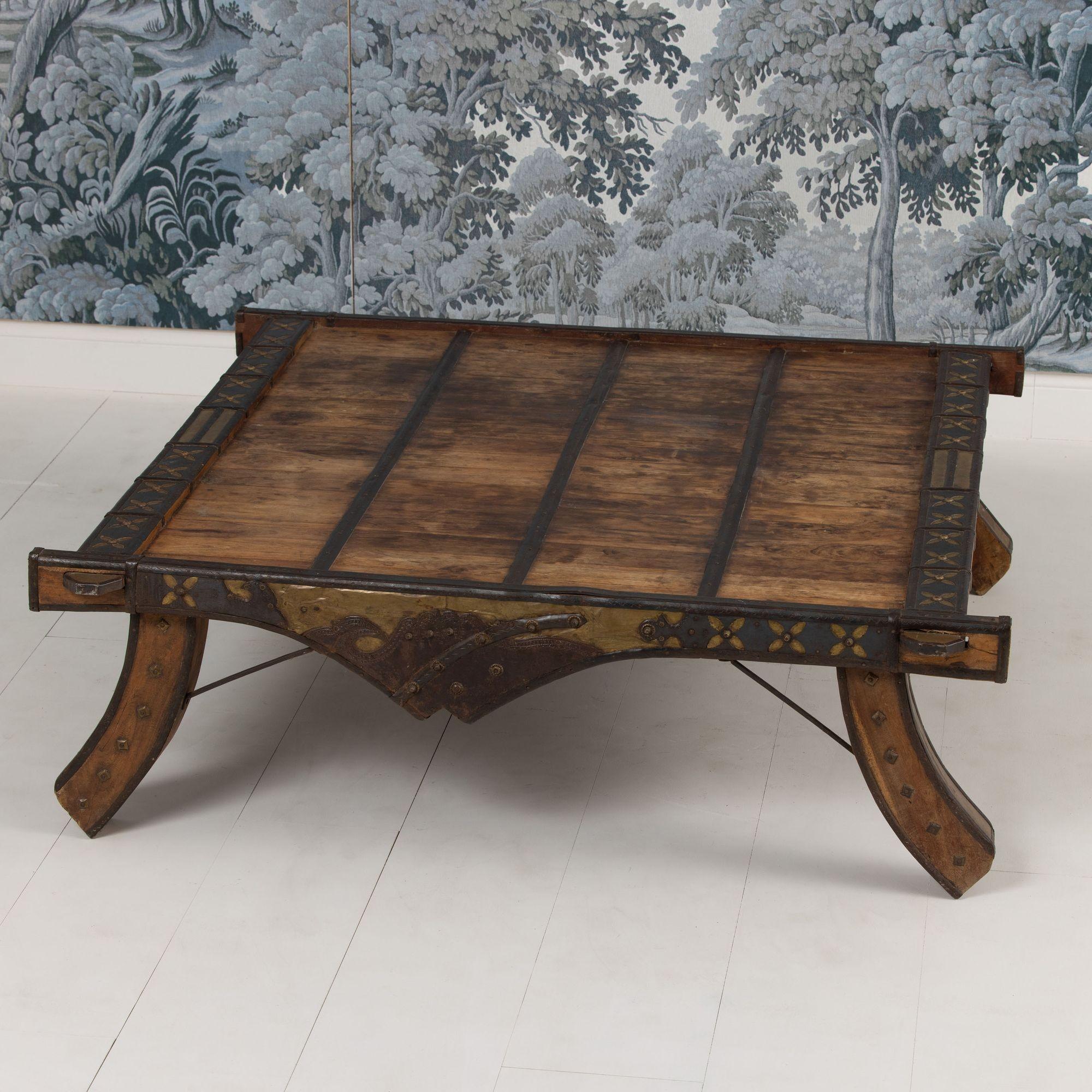 Anfang 20. Jh. Mauretanischer Couchtisch aus Acacia Wood im Angebot 6