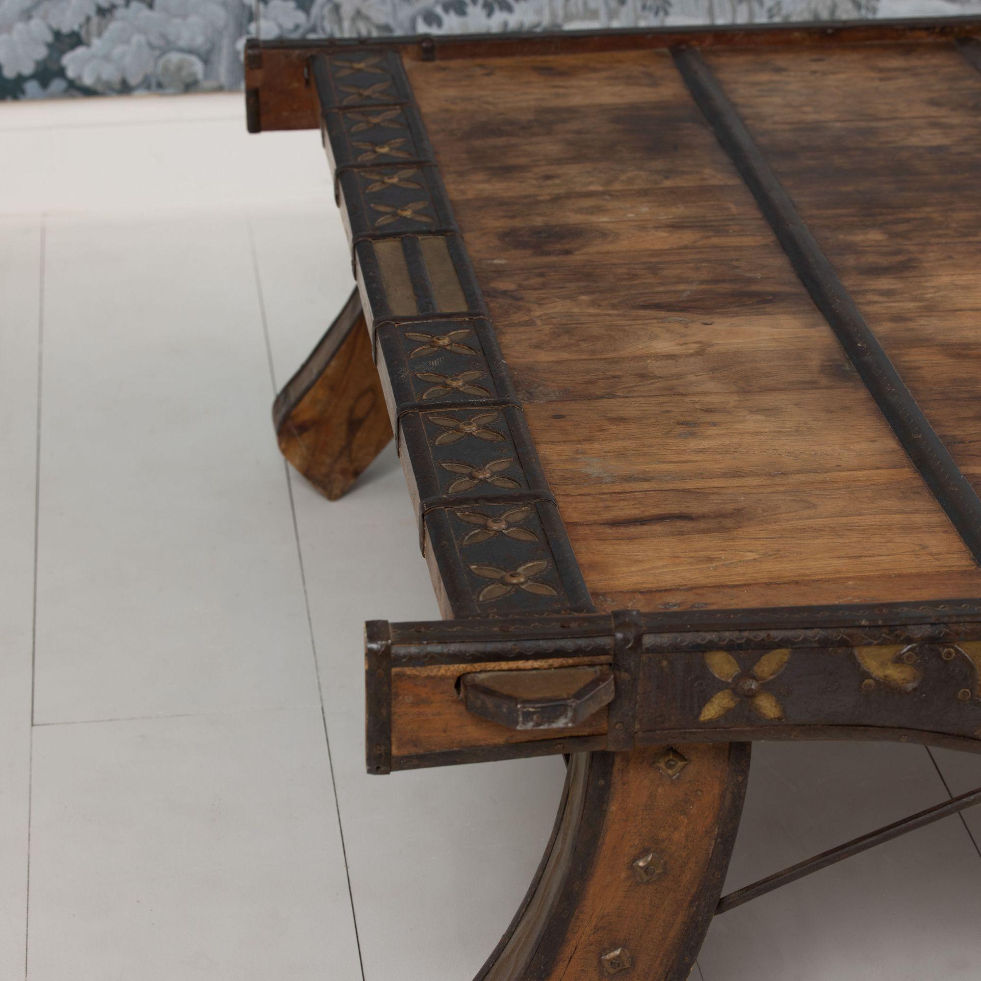 Anfang 20. Jh. Mauretanischer Couchtisch aus Acacia Wood im Angebot 7