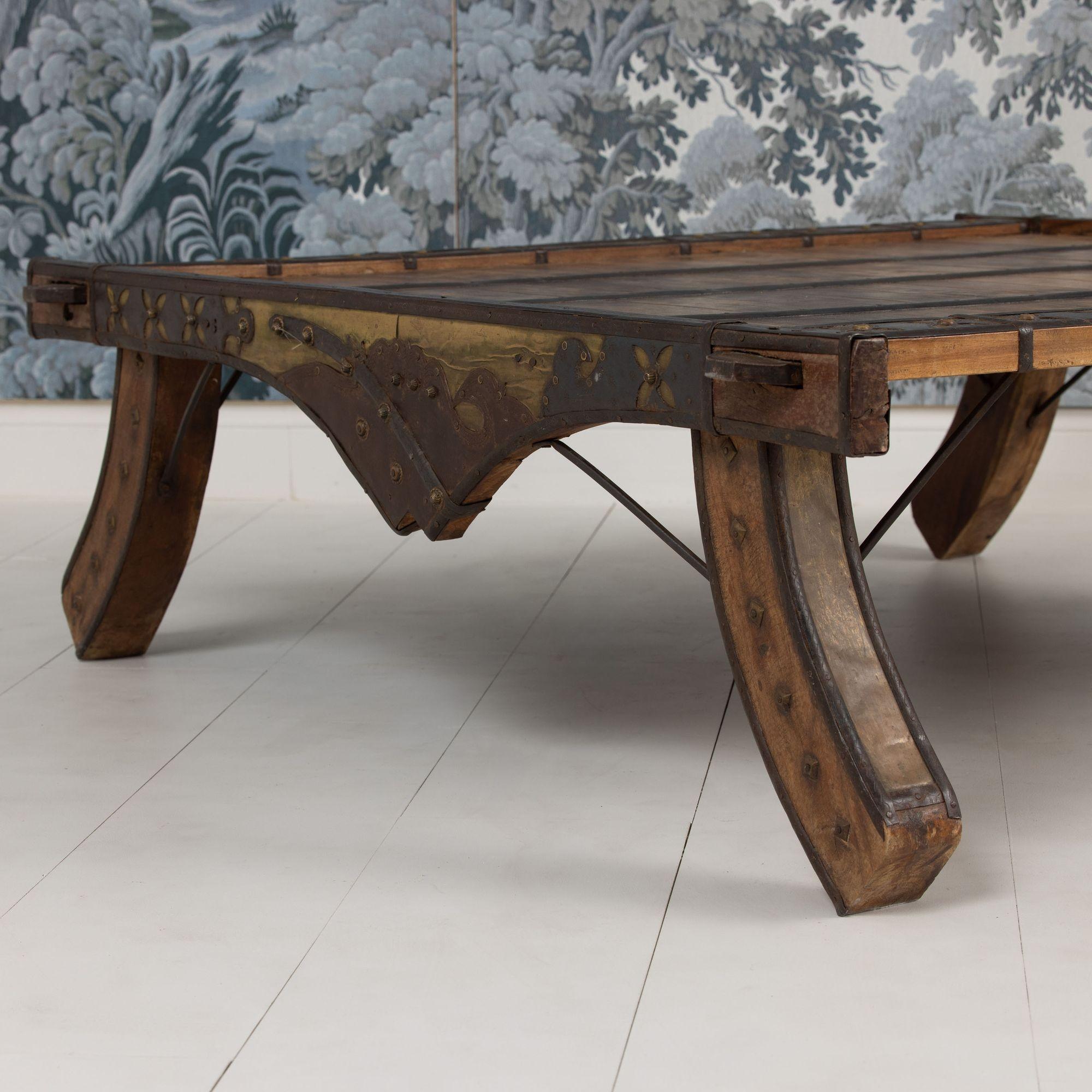 Anfang 20. Jh. Mauretanischer Couchtisch aus Acacia Wood im Angebot 8