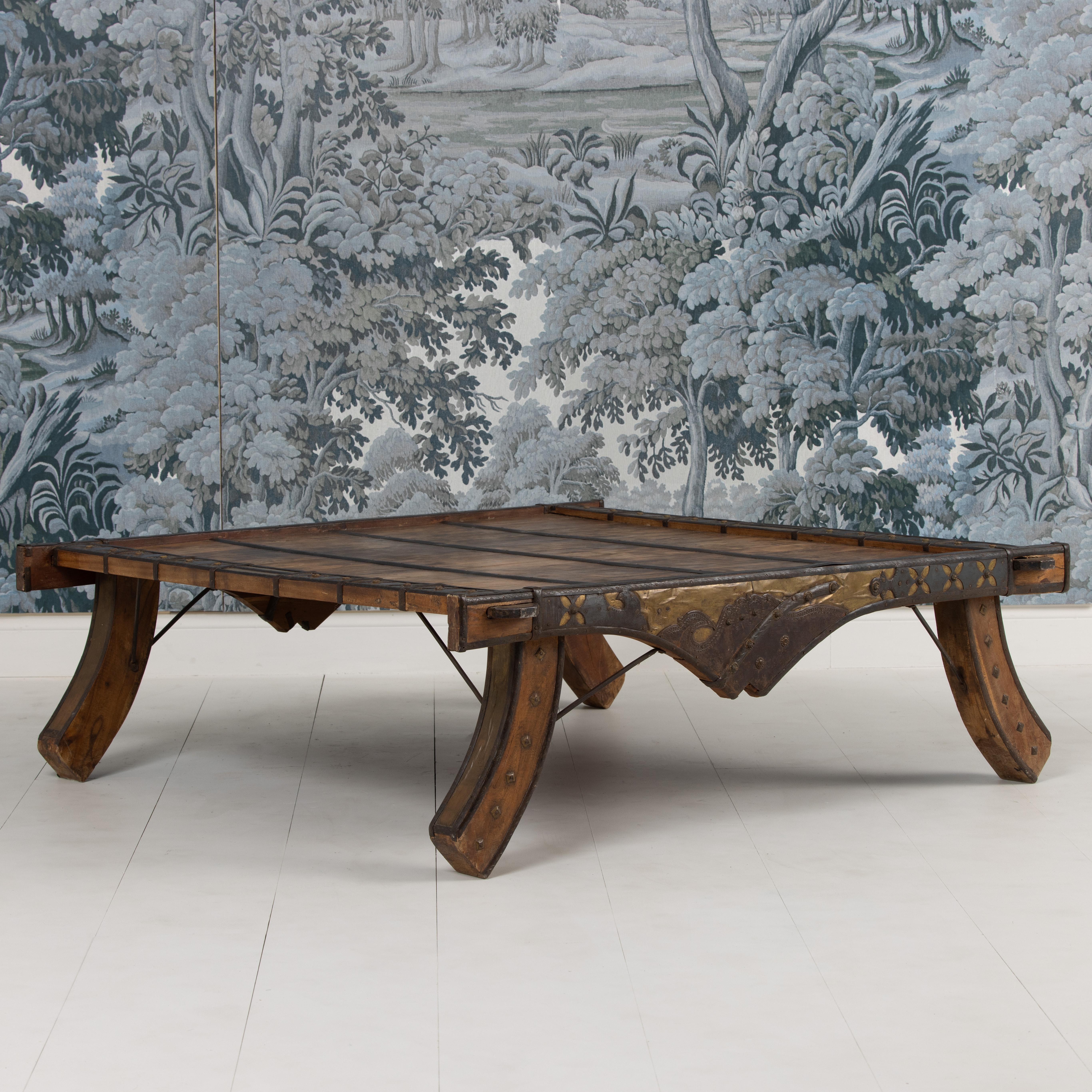 Anfang 20. Jh. Mauretanischer Couchtisch aus Acacia Wood (Afrikanisch) im Angebot