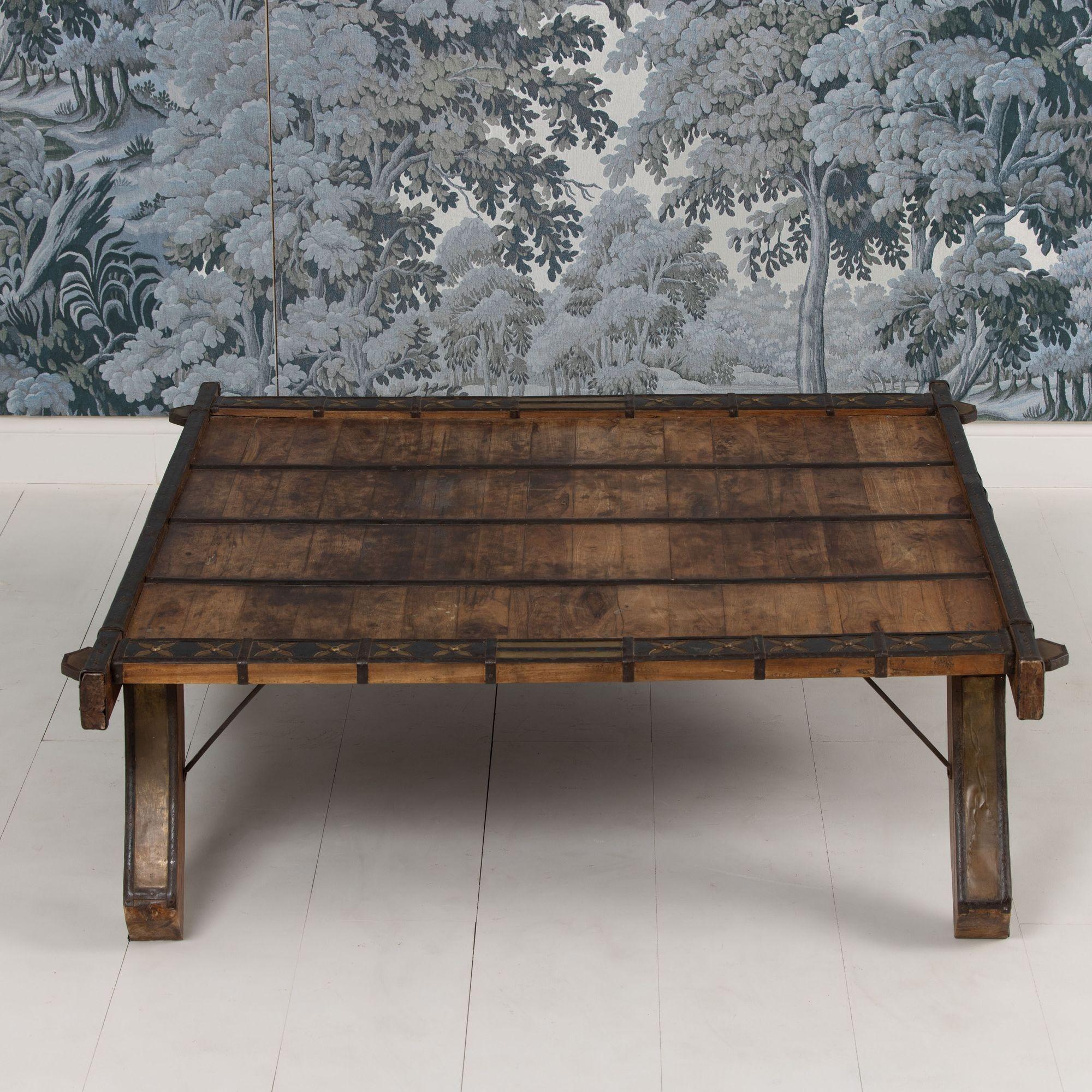 Anfang 20. Jh. Mauretanischer Couchtisch aus Acacia Wood im Angebot 1