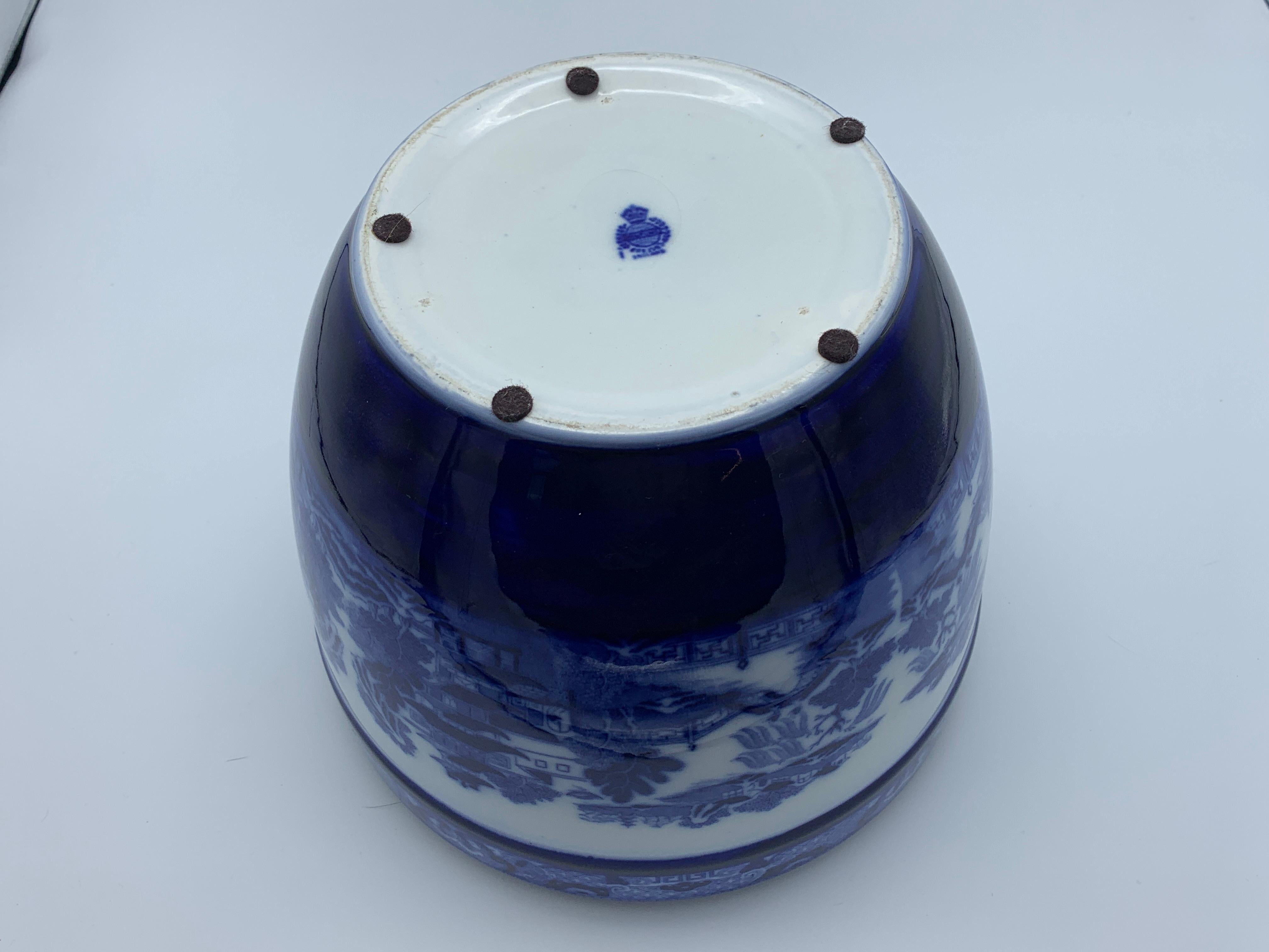 Early 20th Century Minton Blue and White “Blue Willow” Porcelain Cachepot im Angebot 3
