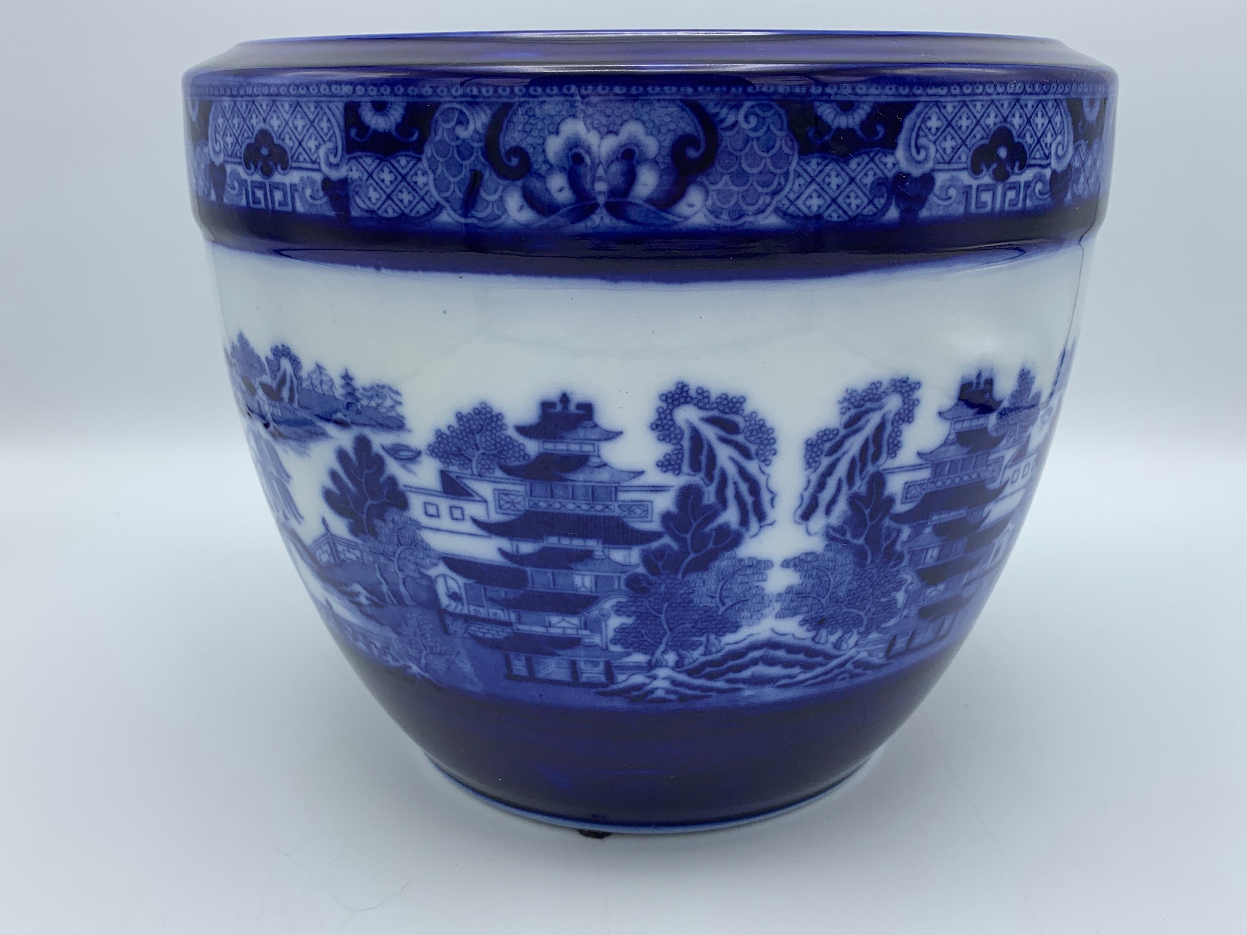 Early 20th Century Minton Blue and White “Blue Willow” Porcelain Cachepot (Englisch) im Angebot