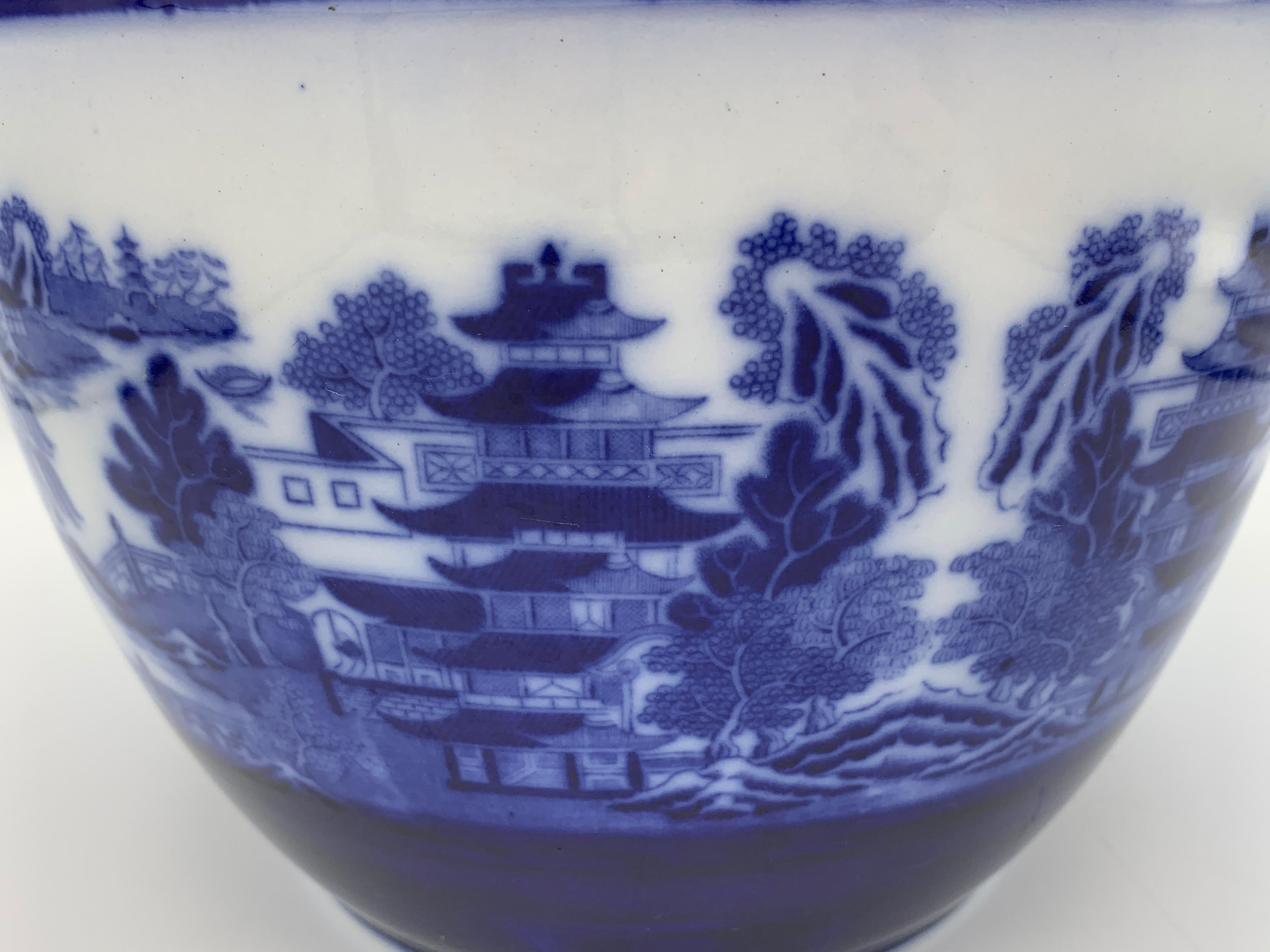 Early 20th Century Minton Blue and White “Blue Willow” Porcelain Cachepot im Zustand „Gut“ im Angebot in Richmond, VA