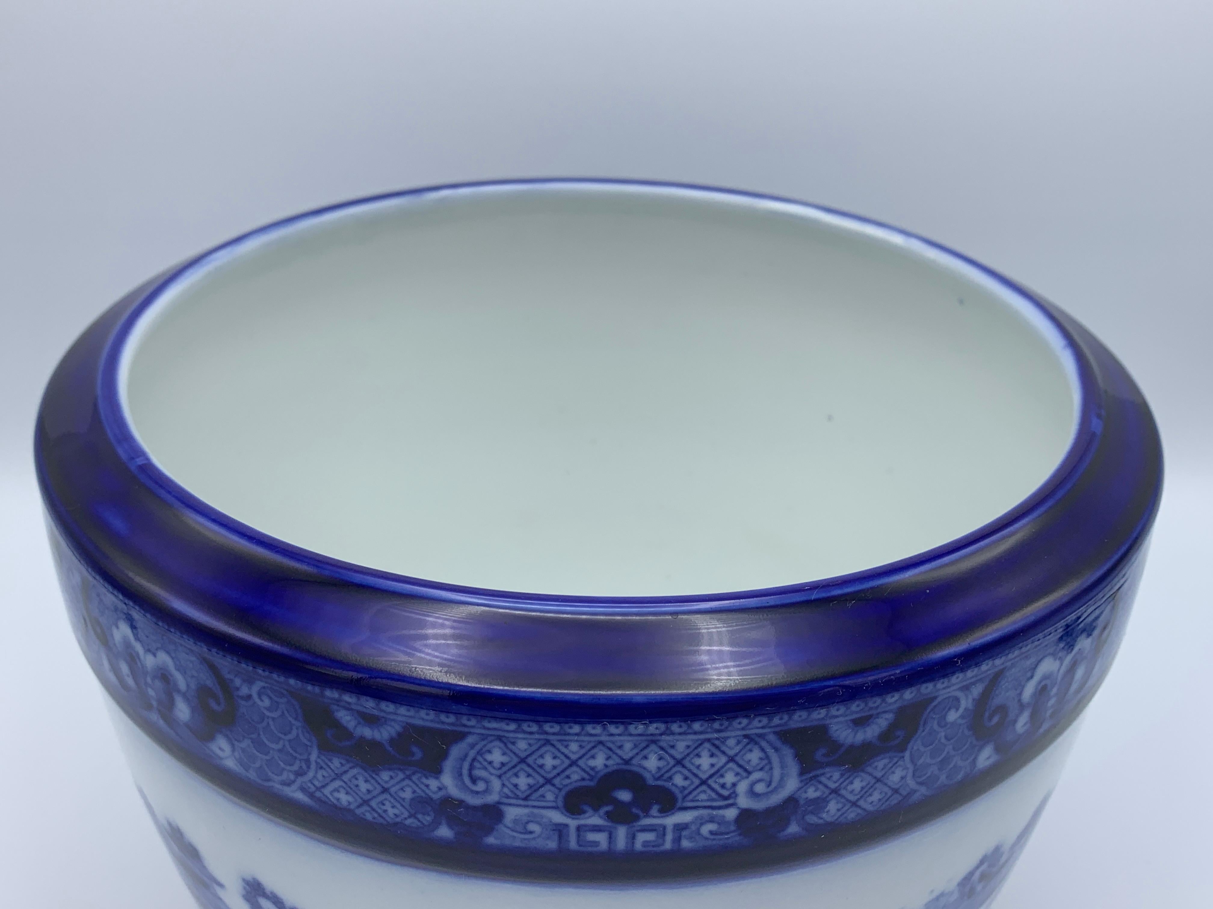 Early 20th Century Minton Blue and White “Blue Willow” Porcelain Cachepot im Angebot 1