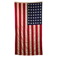 Monumentale amerikanische Flagge des frühen 20. Jahrhunderts mit 48 Sternen, ca. 1940-1950