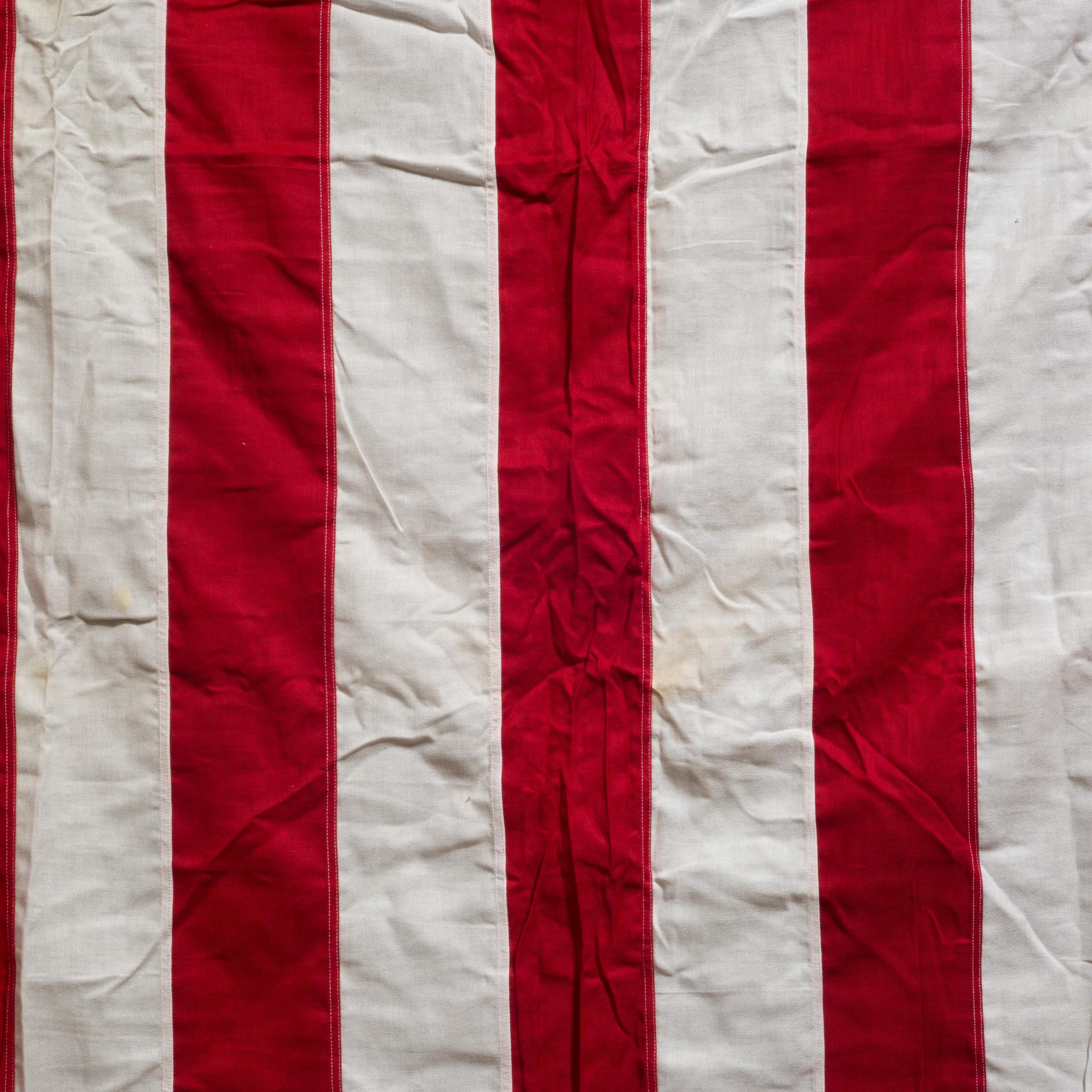 Monumentale amerikanische Flagge „Valley Forge“ mit 48 Sternen, ca. 1940-1950  (KOSTENLOSER VERSAND) (20. Jahrhundert) im Angebot