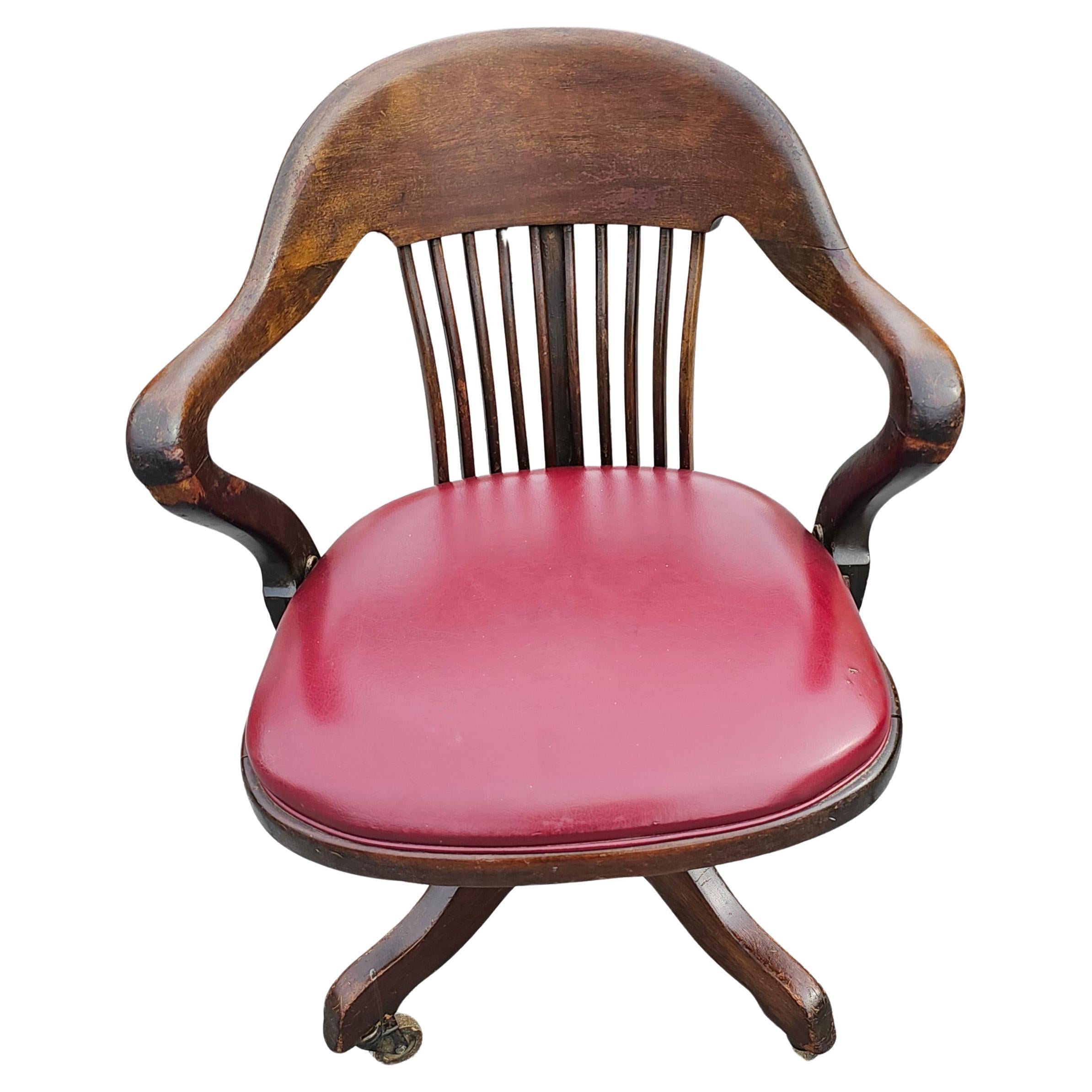 American Early 20th C. Oak and Vinyl Upholstered Seat Rolling & Swivelling Banker's Chair For Sale