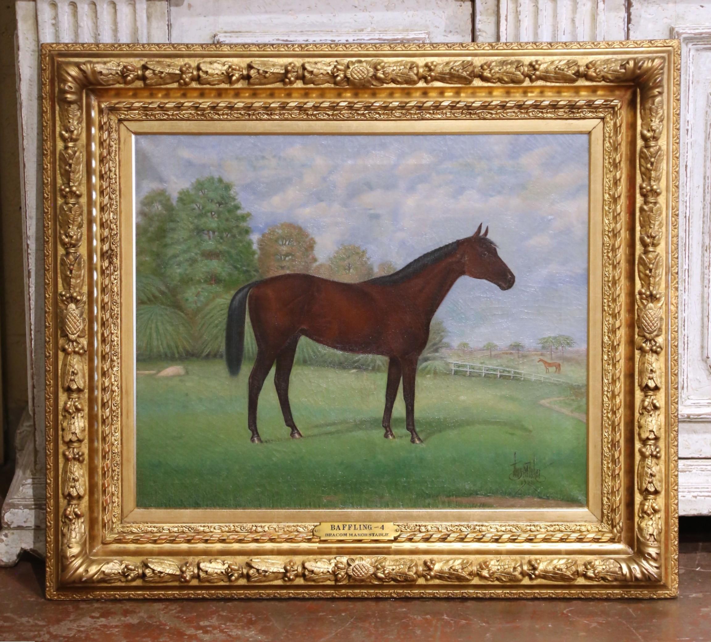 20ième siècle Début du 20e C. Huile sur toile représentant un cheval dans un cadre doré par Thomas Toher, 1925 en vente