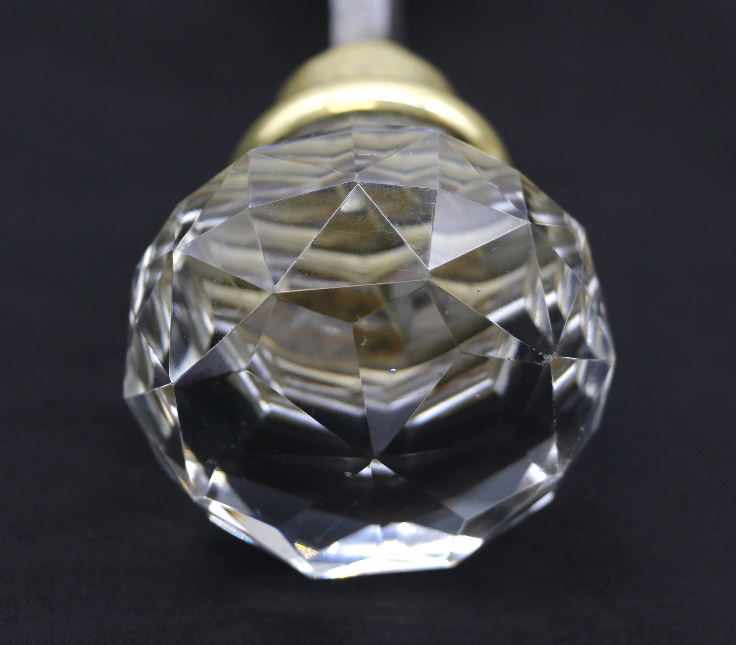Early 20th C Pair Faceted Cut Glass Doorknobs w Spindle In Good Condition For Sale In New York, NY