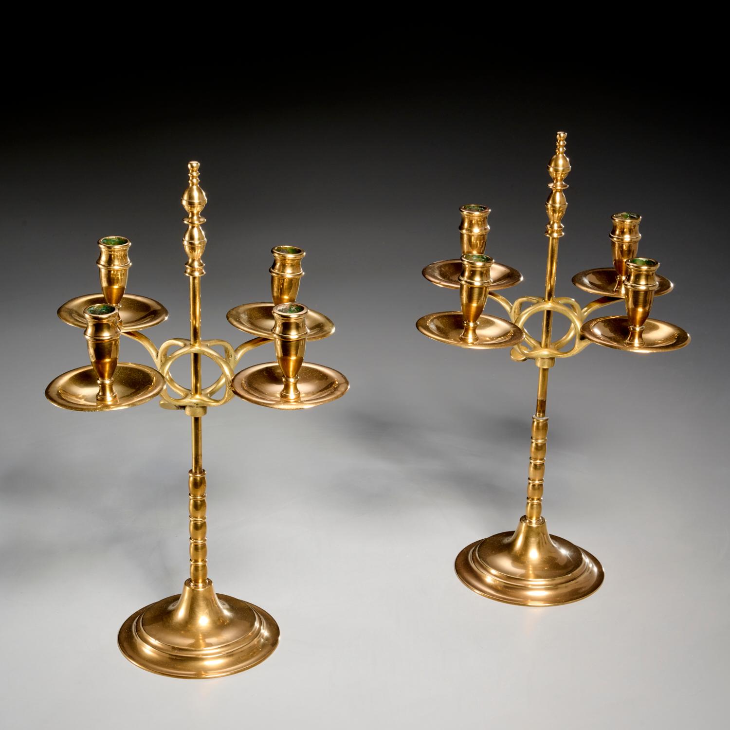 Coppia di candelabri telescopici in ottone con marchio inglese A.I.C. in vendita 2