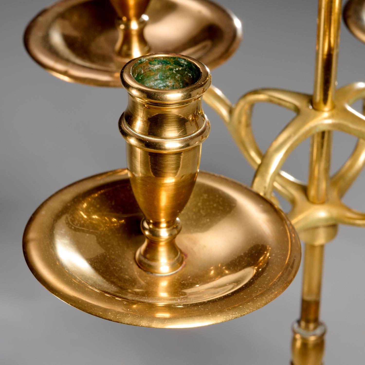 Georgiano Coppia di candelabri telescopici in ottone con marchio inglese A.I.C. in vendita
