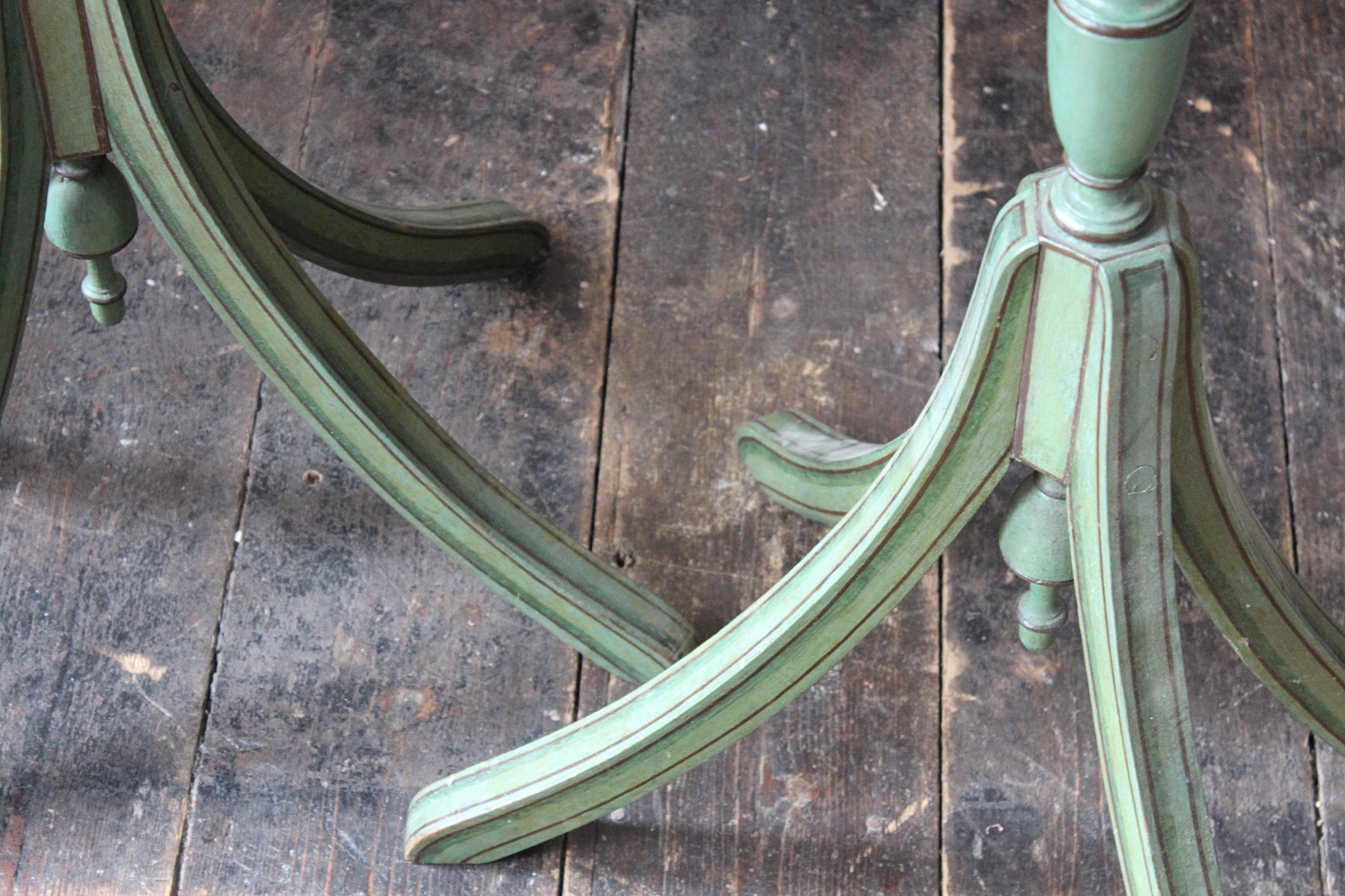 Osier Paire de jardinières en pin et osier de style Regency Mist Green, début du 20e C en vente