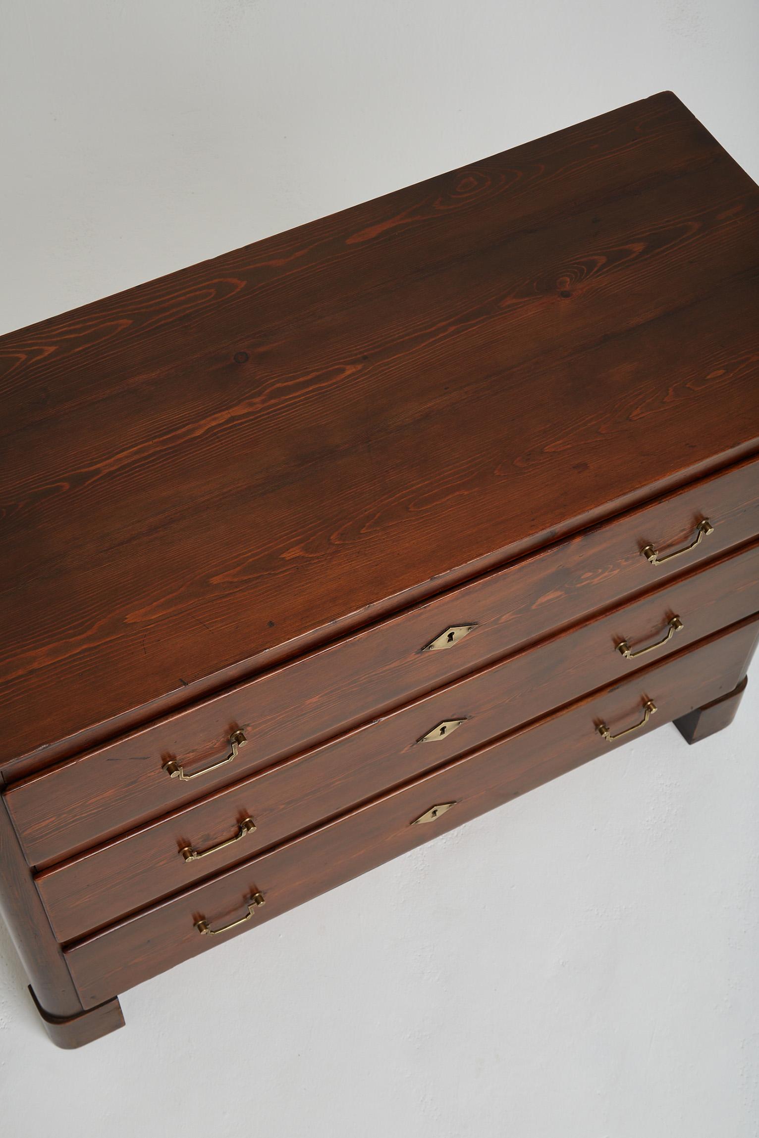 Early 20th Century Pine and Brass Chest of Drawers 11