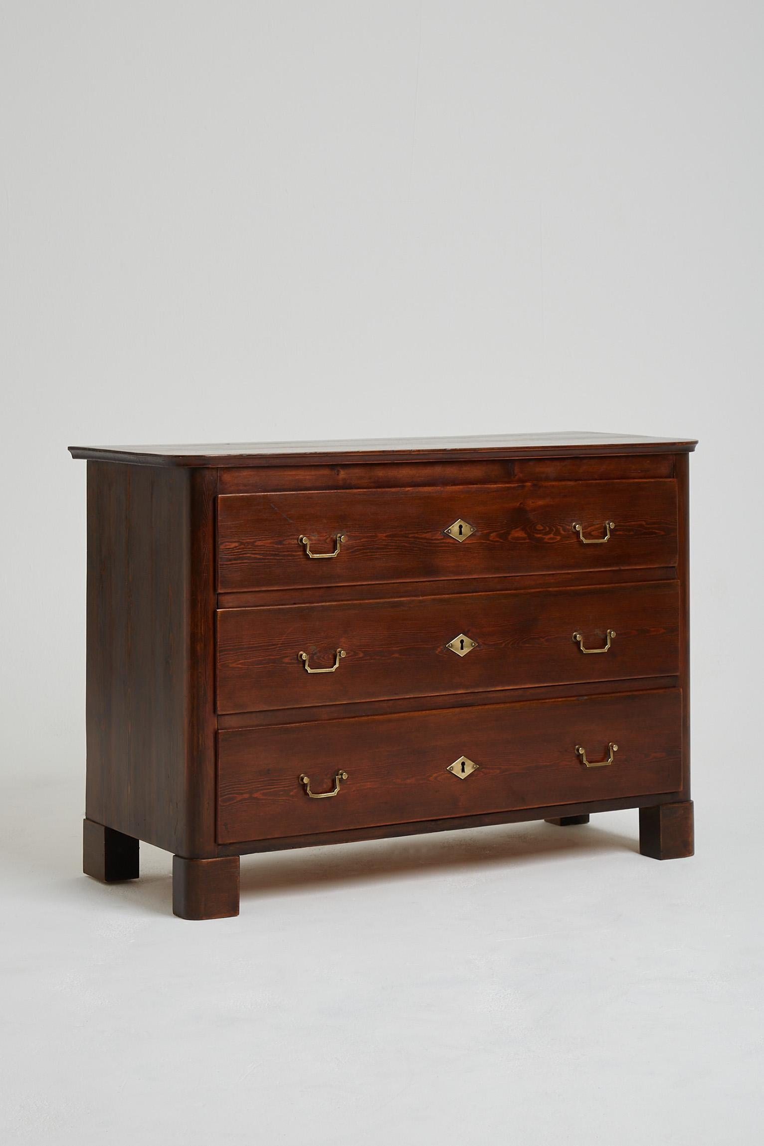 Swedish Early 20th Century Pine and Brass Chest of Drawers