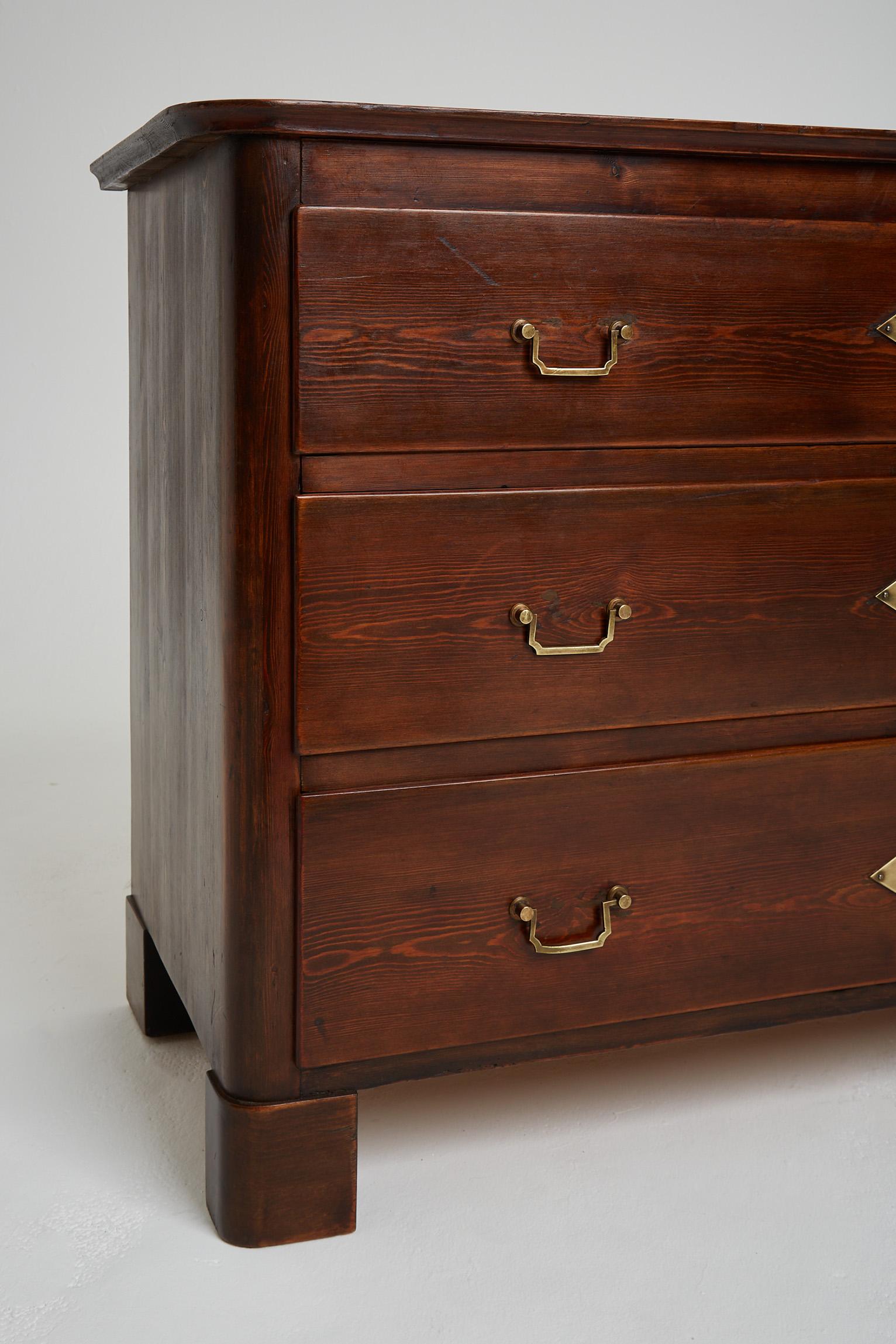 Early 20th Century Pine and Brass Chest of Drawers 4