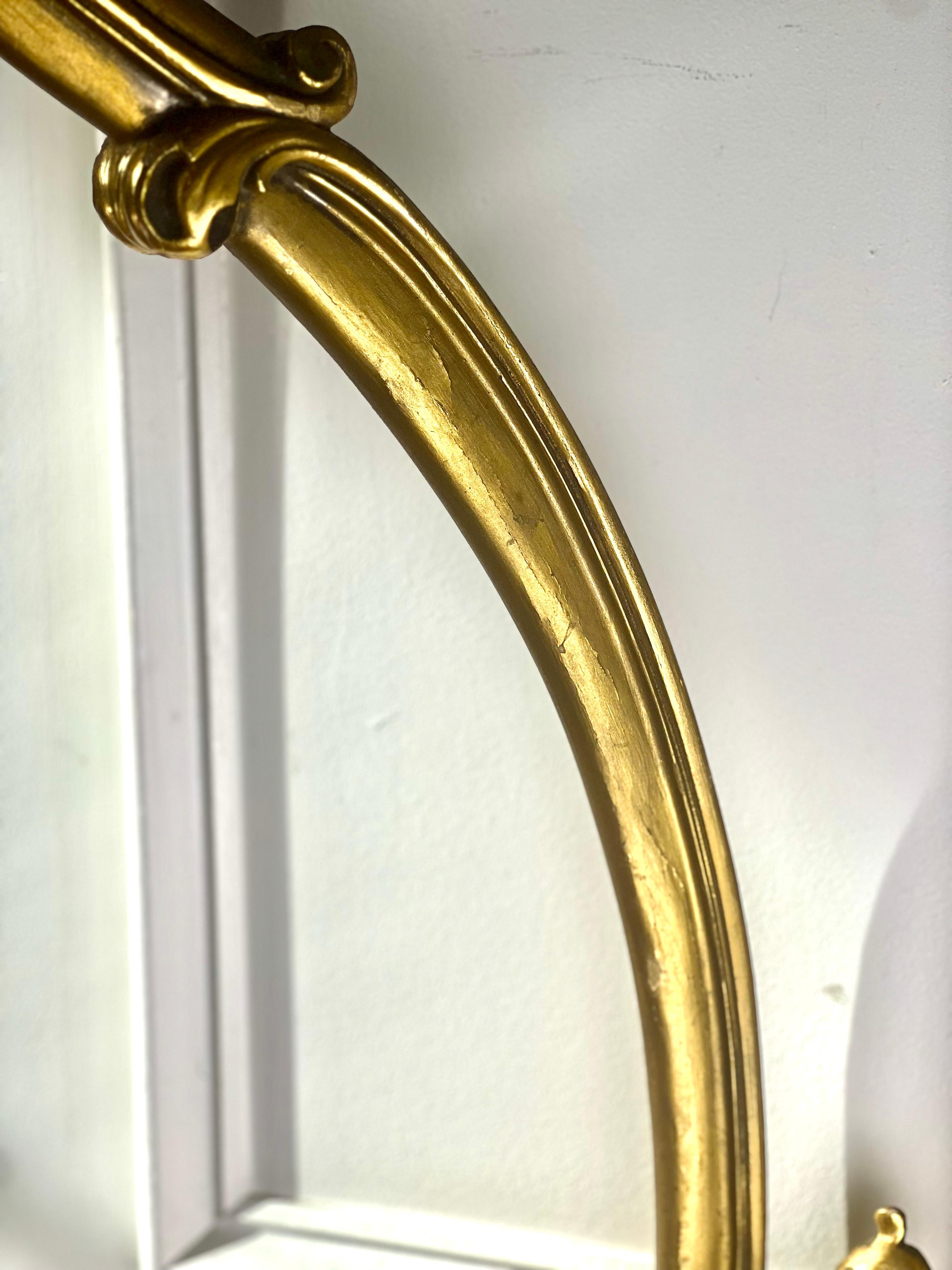 Consola italiana rococó de pared con tapa de mármol tallada en madera dorada, Principios del S. XX en venta 5