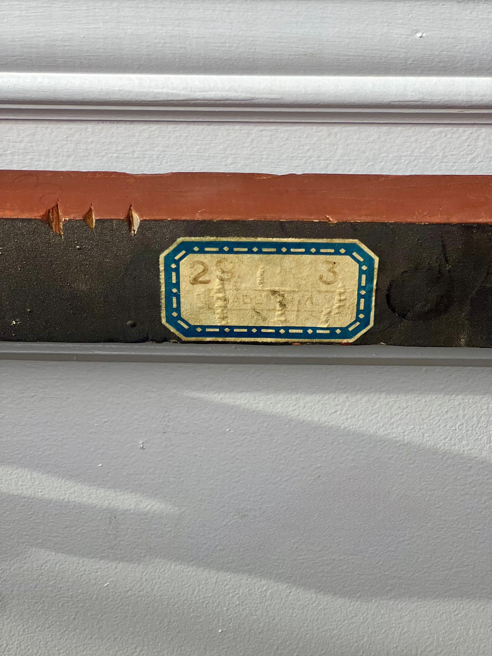 Consola italiana rococó de pared con tapa de mármol tallada en madera dorada, Principios del S. XX en venta 8
