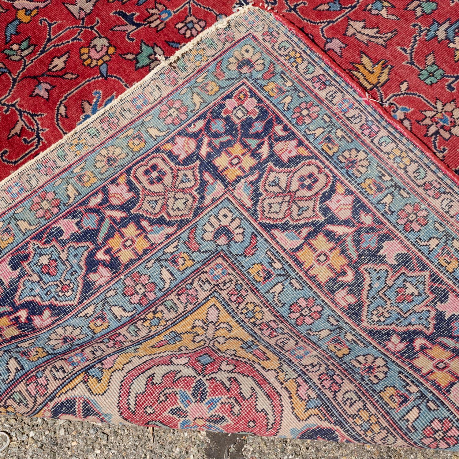 Kashan-Teppich in Zimmergröße des frühen 20. Jahrhunderts – verschnörkelte Blumenranken auf rotem Grund (Baumwolle) im Angebot