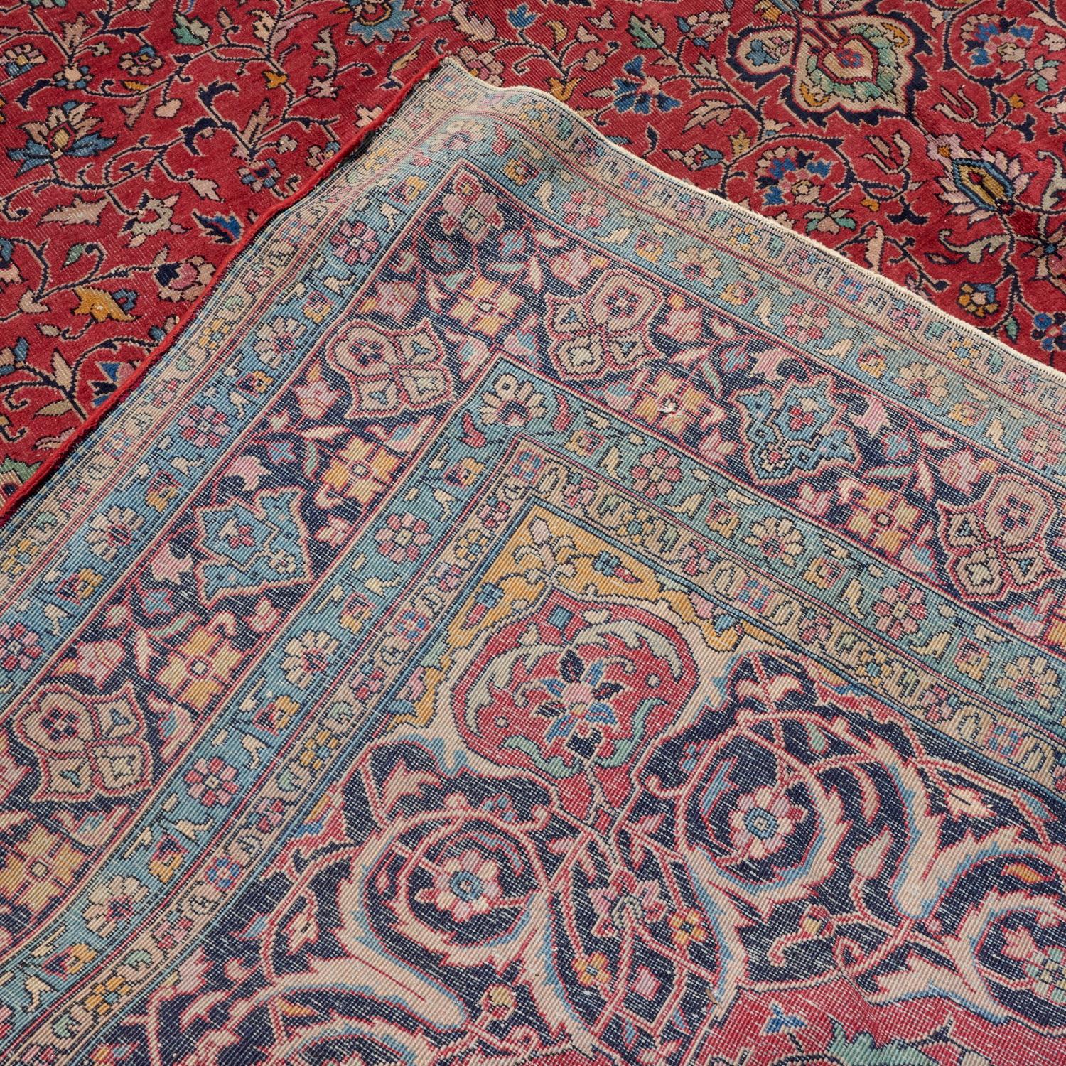 Kashan-Teppich in Zimmergröße des frühen 20. Jahrhunderts – verschnörkelte Blumenranken auf rotem Grund im Angebot 1