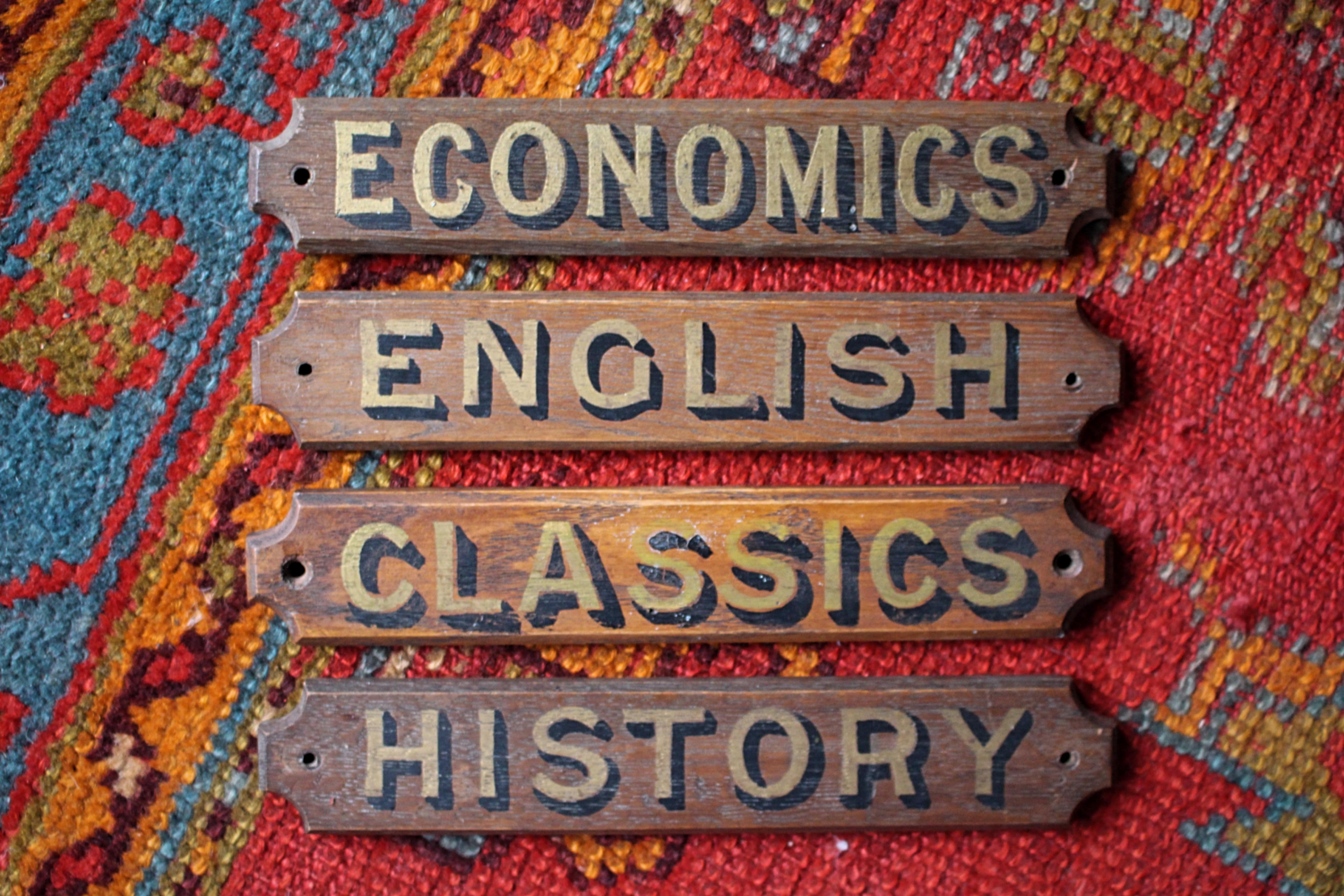 Britannique Plaques de classe A.I.C. Classic, English, History & Economics en vente