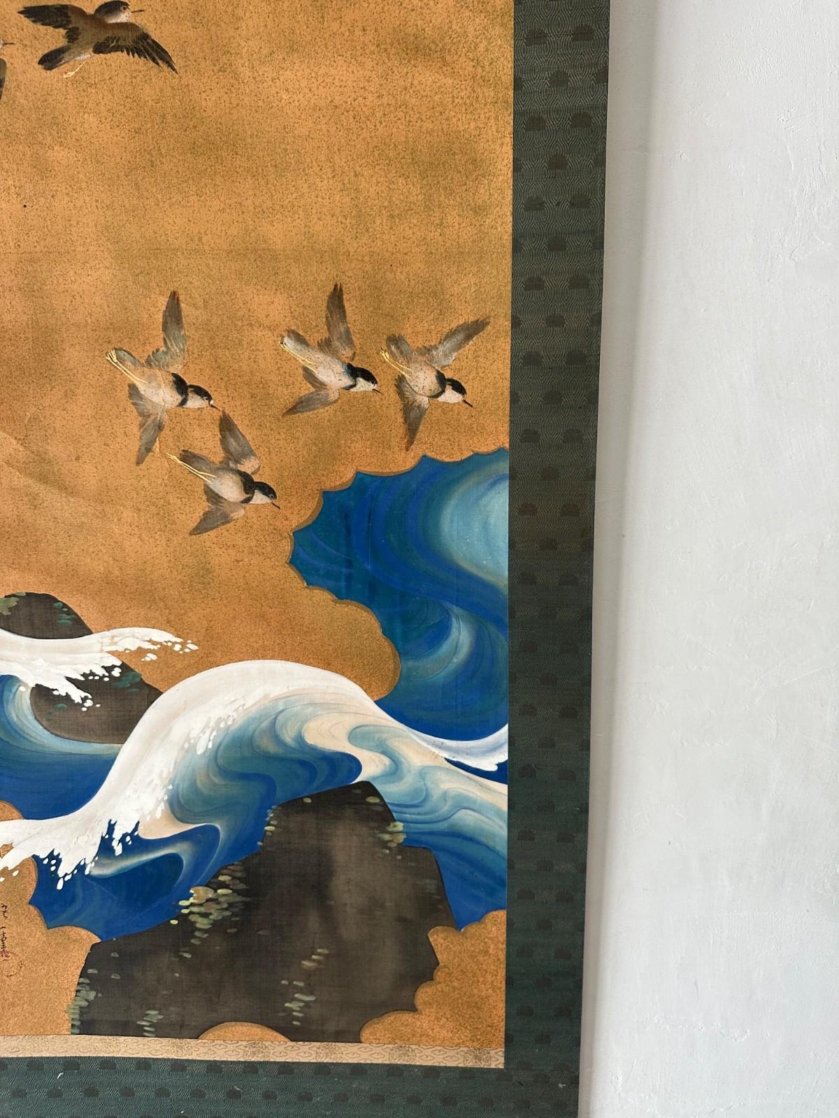 Schriftrolle aus dem frühen 20. Jh., die Vögel darstellt, die über die Wellen fliegen im Zustand „Gut“ im Angebot in Fukuoka, JP