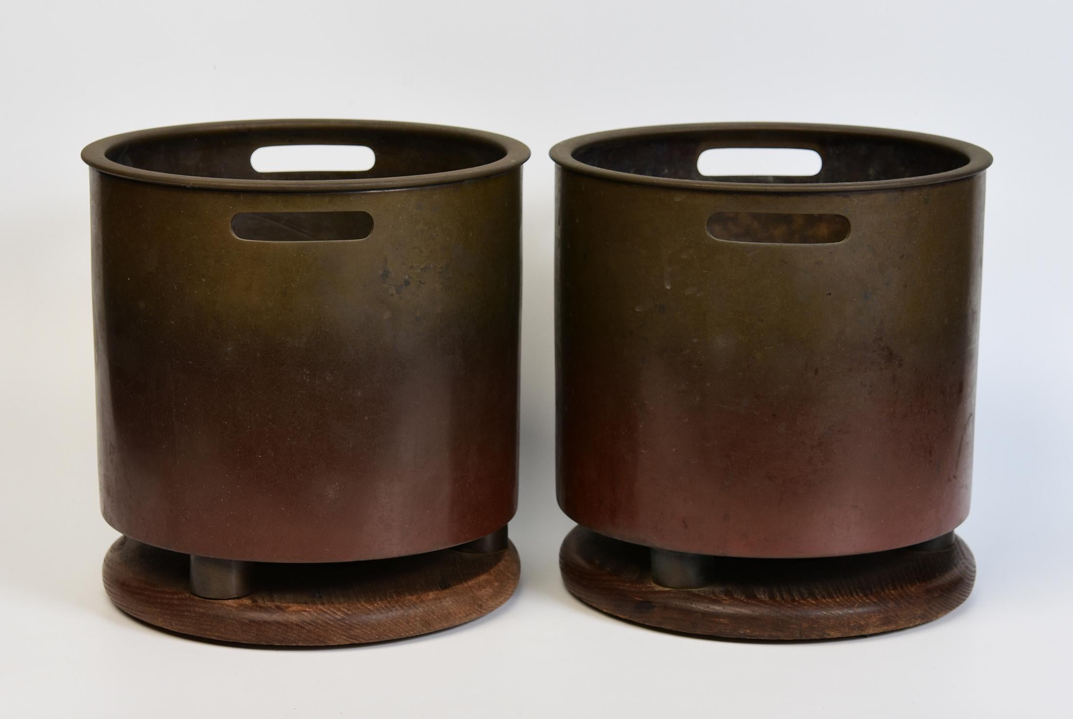 Early 20th C., Showa, A Pair of Antique Japanese Old Bronze Hibachi Brazier Pots For Sale 5