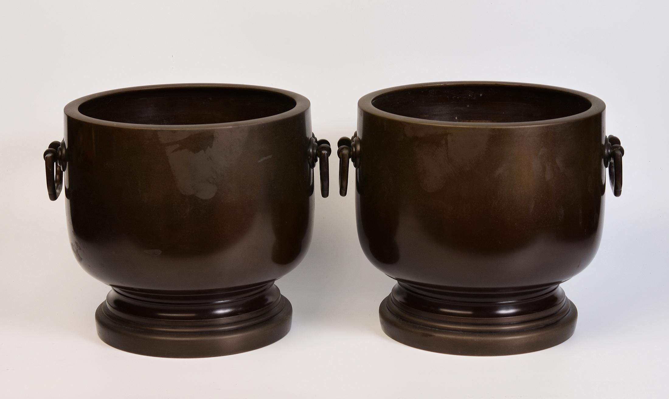 Early 20th C., Showa, A Pair of Antique Japanese Old Bronze Hibachi Brazier Pots For Sale 6
