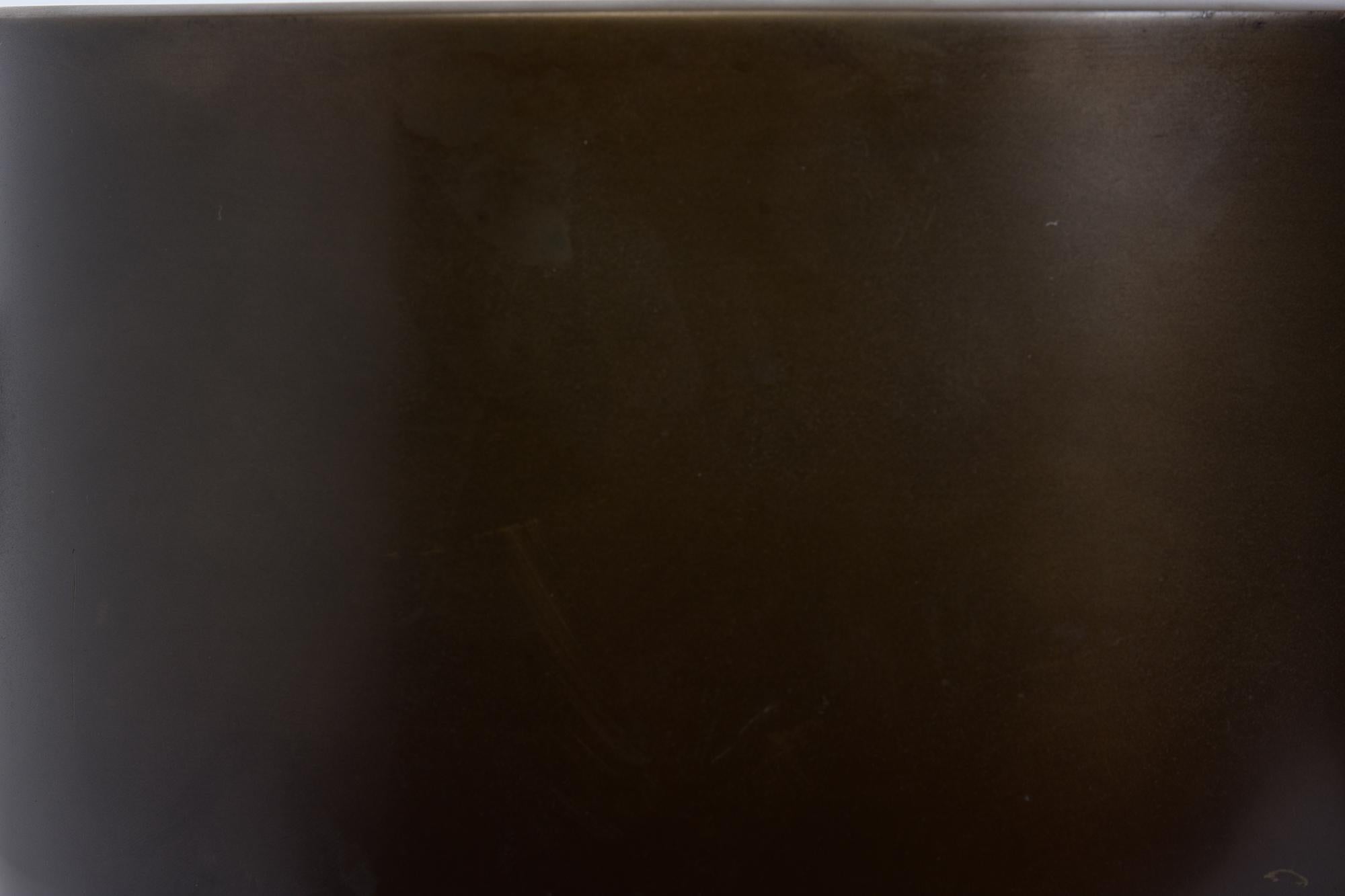 Japonais Paire de pots à brasero Hibachi japonais anciens en bronze ancien du début du 20e siècle, Showa en vente