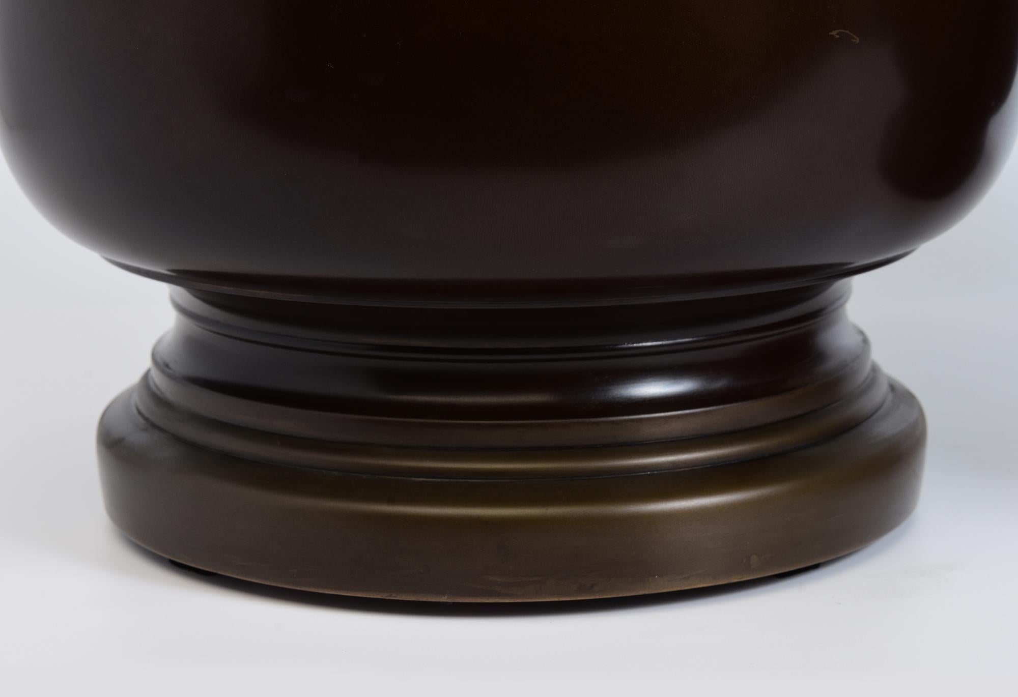 Ferronnerie Paire de pots à brasero Hibachi japonais anciens en bronze ancien du début du 20e siècle, Showa en vente