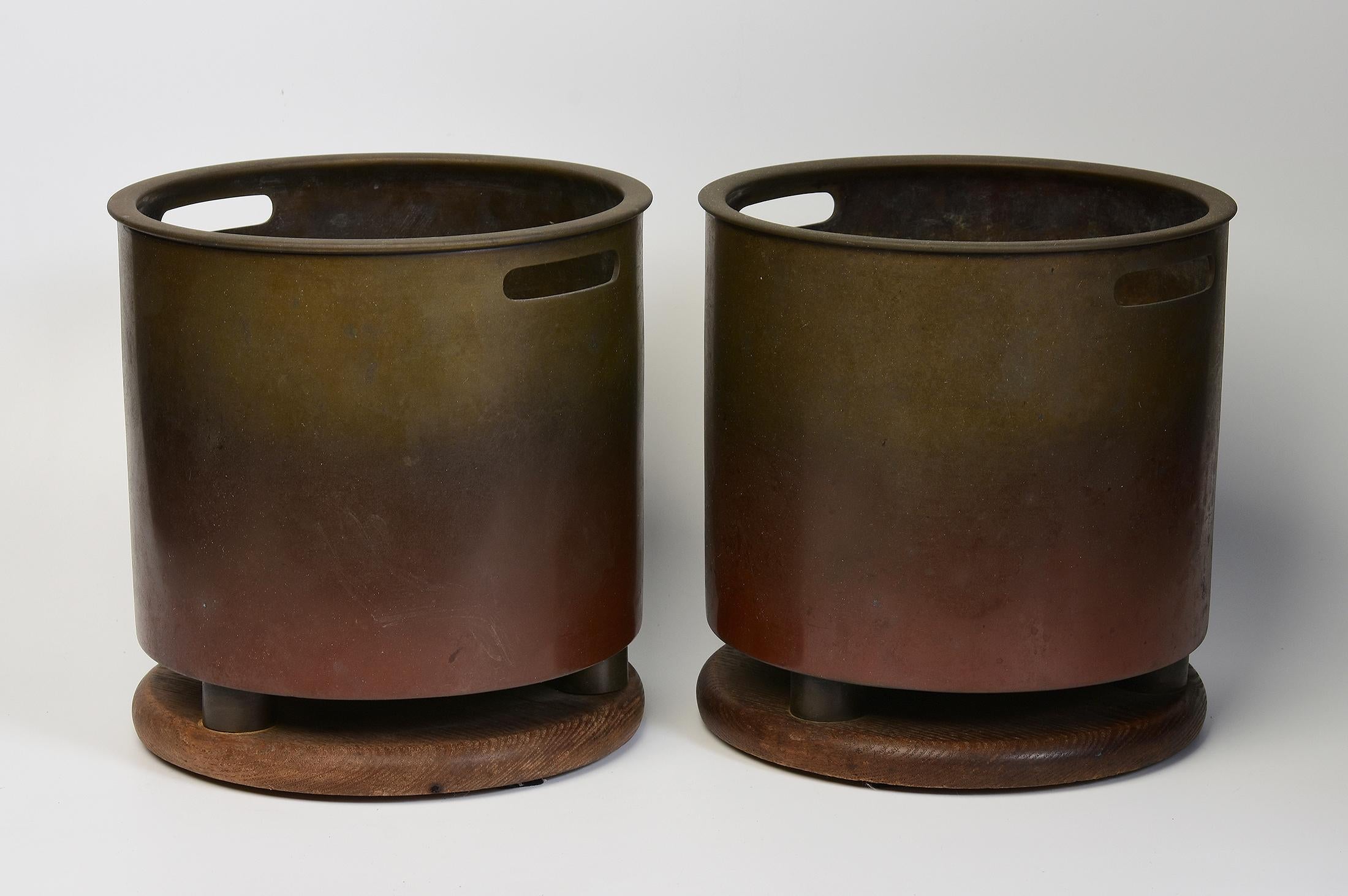 Early 20th C., Showa, A Pair of Antique Japanese Old Bronze Hibachi Brazier Pots For Sale 1
