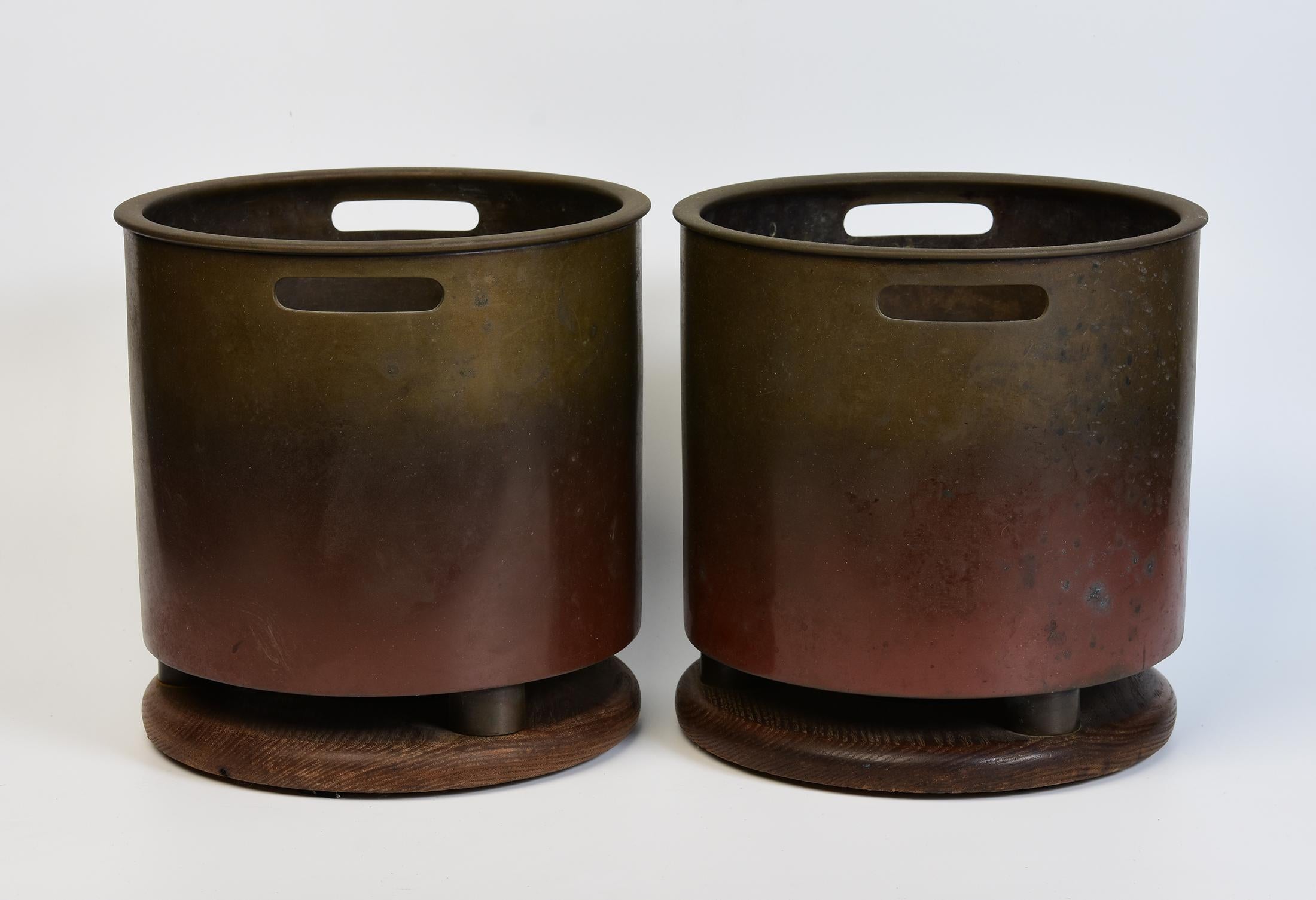 Early 20th C., Showa, A Pair of Antique Japanese Old Bronze Hibachi Brazier Pots For Sale 2